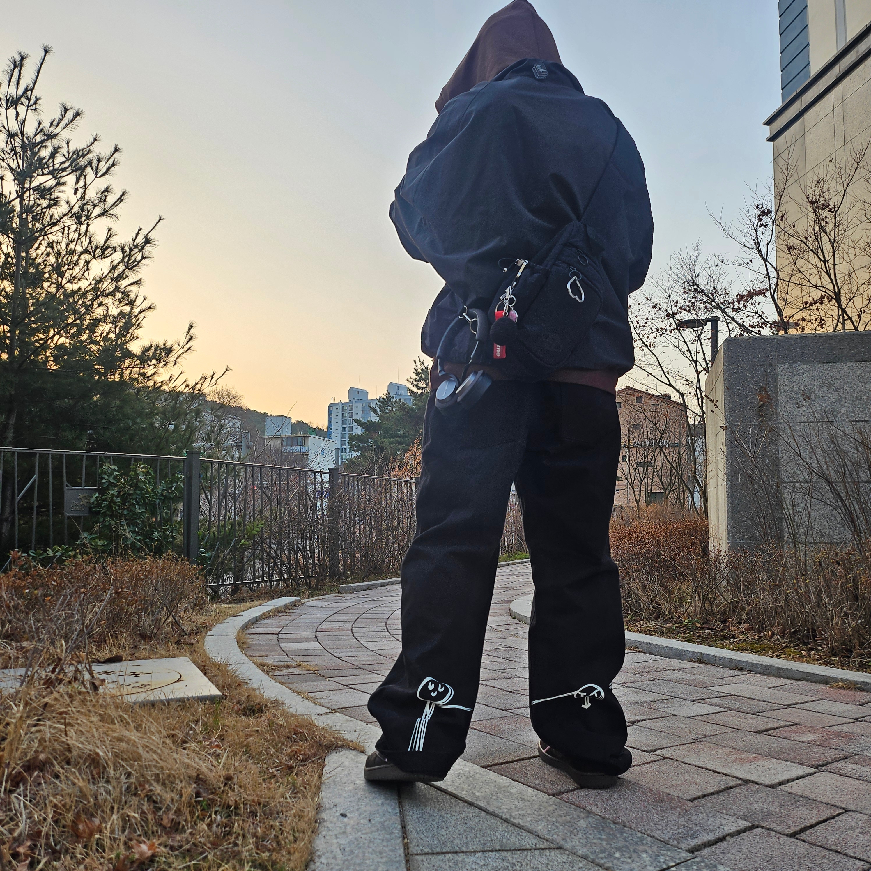Essentials Track Jacket Black - 20FW, Jordan 1 x Travis Scott Retro Low OG SP Velvet Brown and Dark Mocha 착용 스타일 - 3