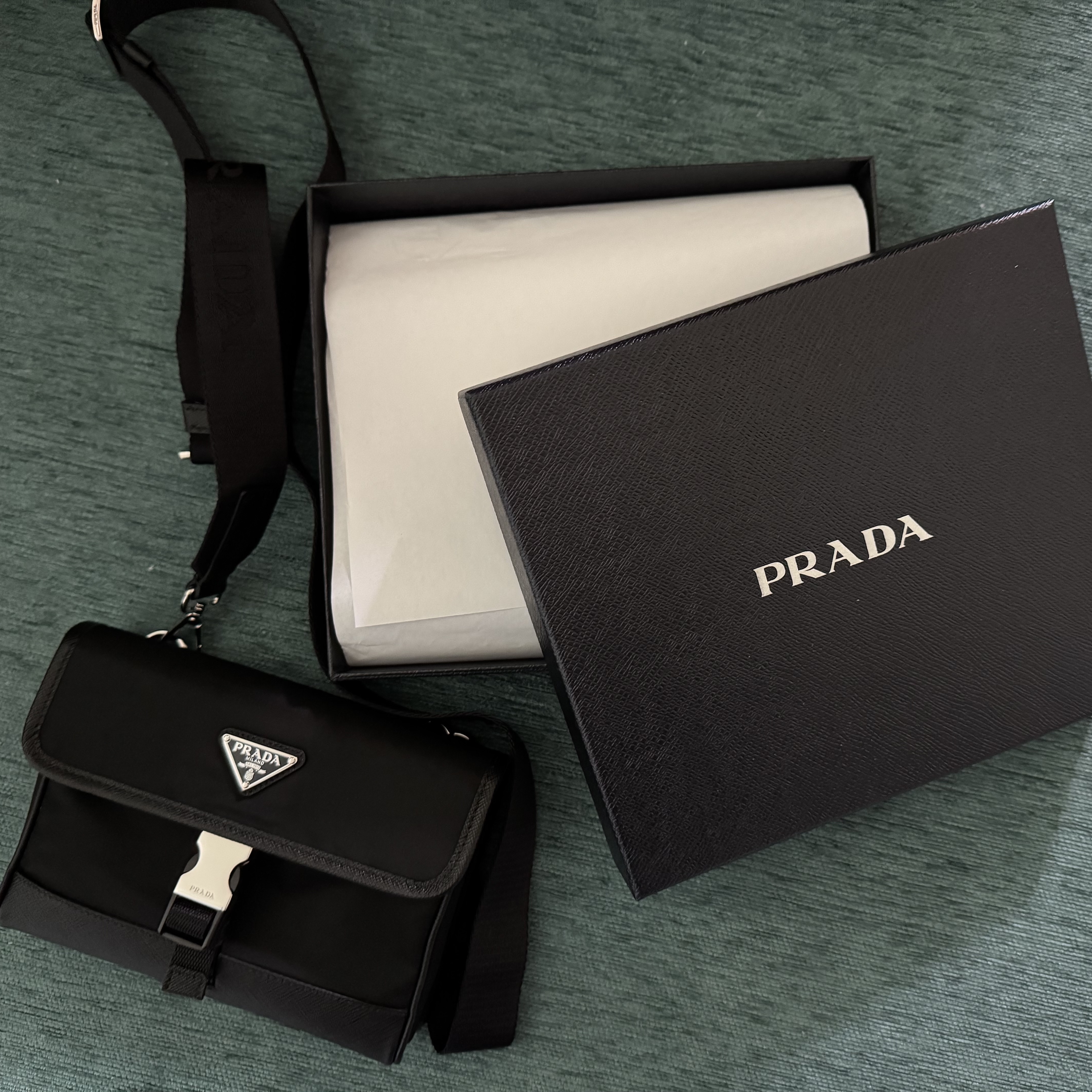 Prada Re-Nylon and Saffiano Leather Smartphone Case Black 착용 스타일