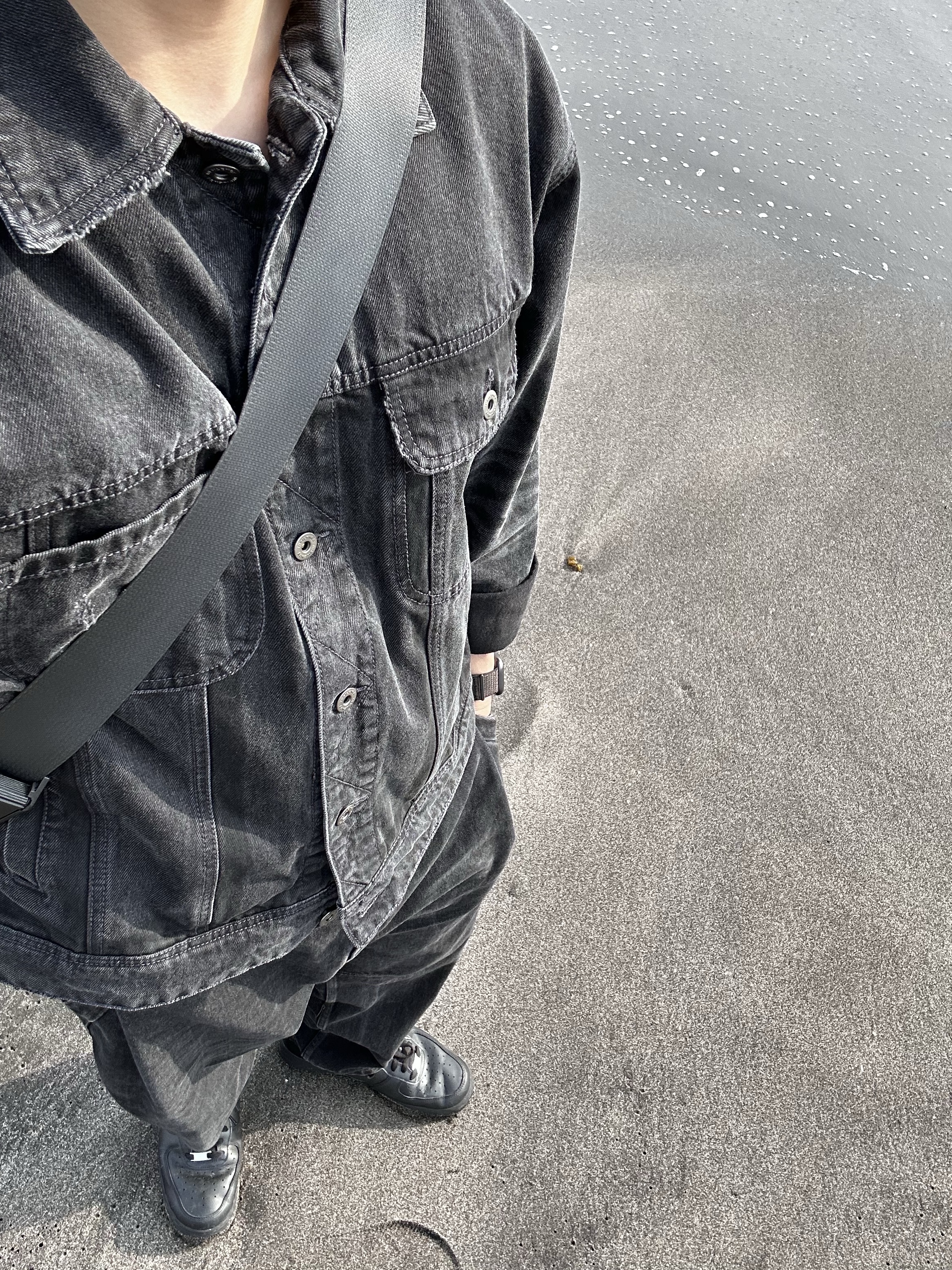 Nike Air Force 1 '07 Low Triple Black 착용 스타일