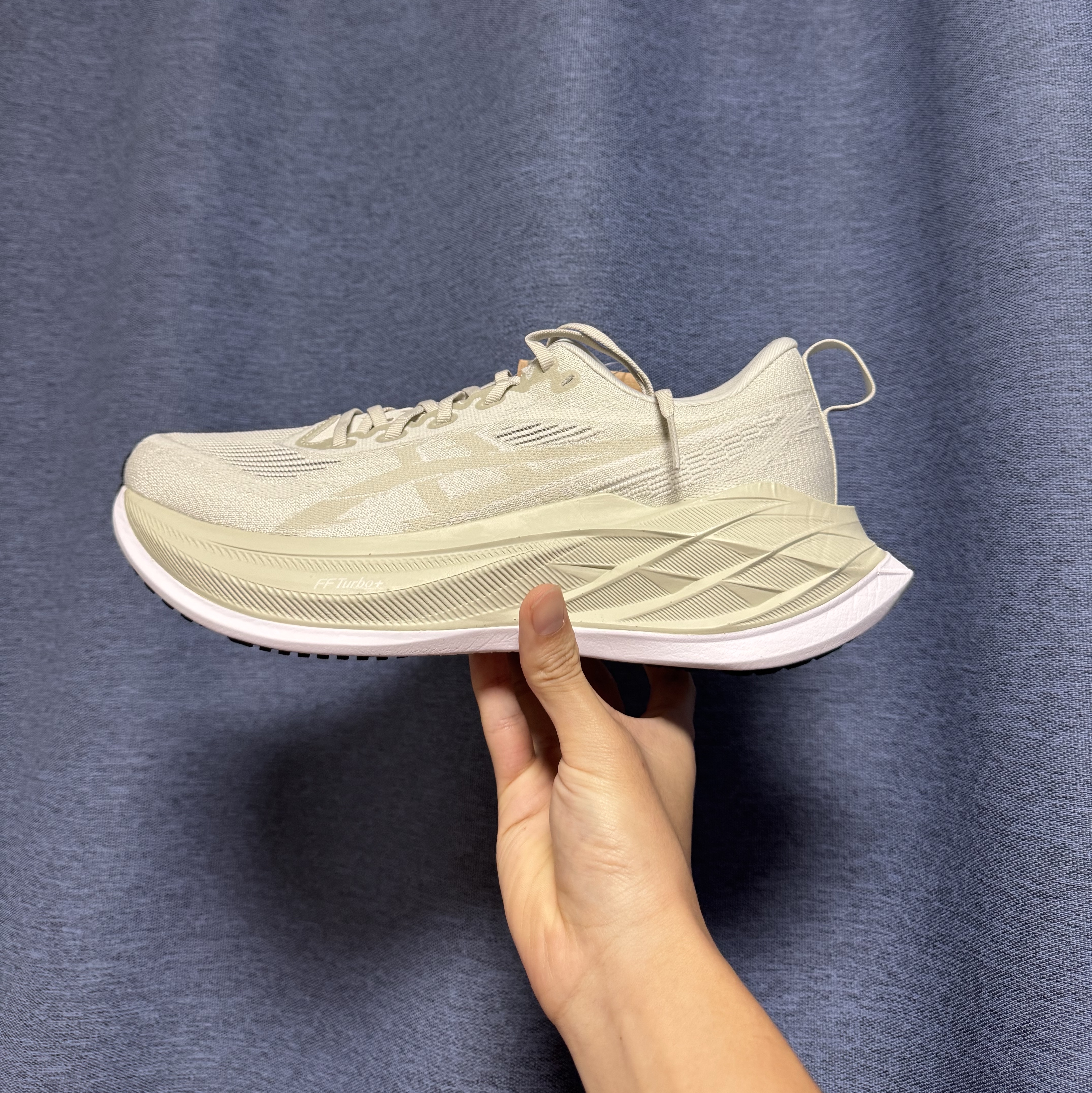 Asics Superblast 2 Lake Grey White Sage 착용 스타일