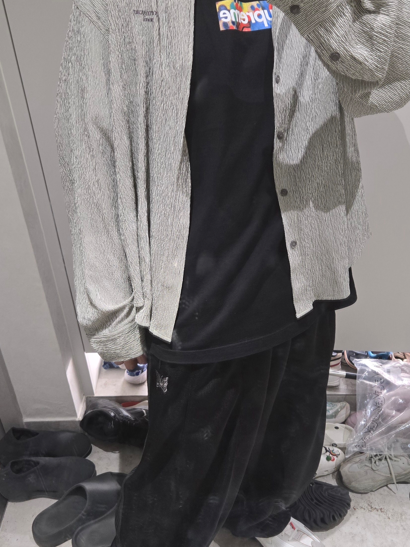 (W) Needles x Freak's Store H.D. Track Pants Black, Nike Shox R4 PRM Light Iron Ore and Phantom 착용 스타일