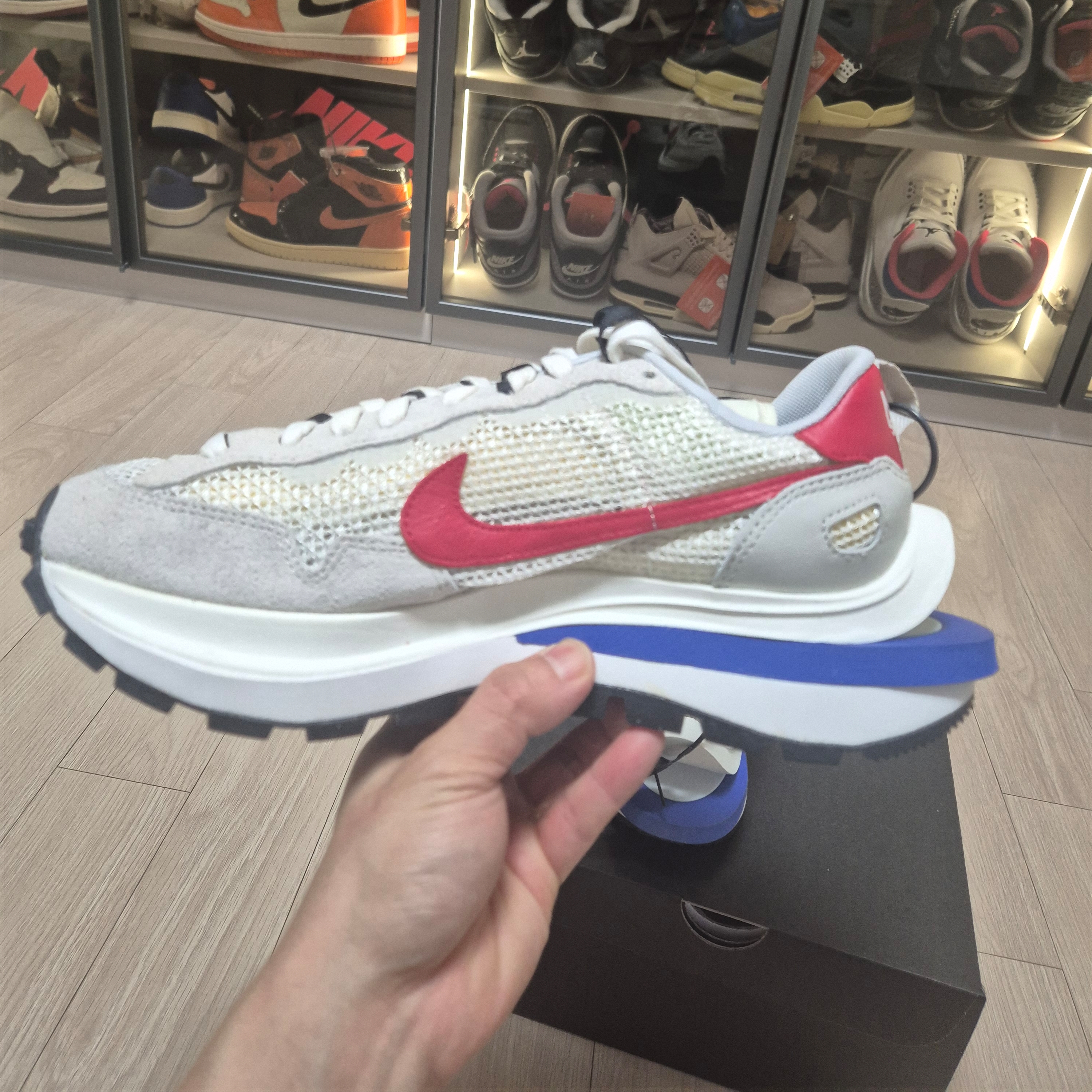 Nike x Sacai VaporWaffle Royal Fuchsia 착용 스타일 - 6