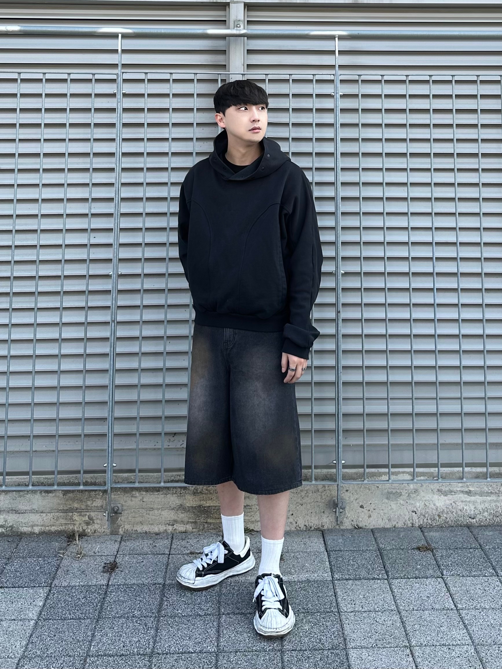 메종 미하라 야스히로 피터슨 OG 솔 캔버스 로우 스니커즈 블랙 착용 스타일 - 1