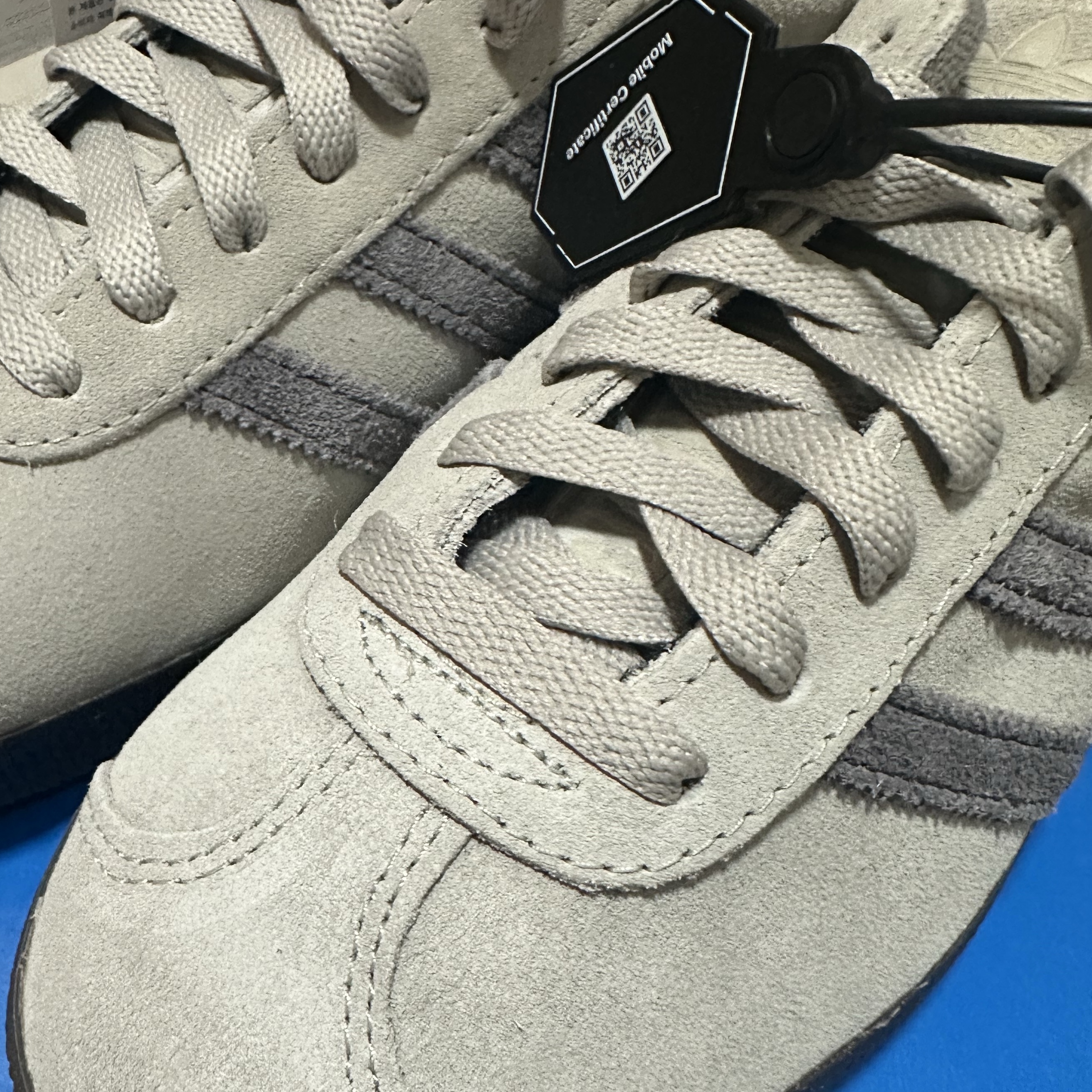Adidas Gazelle Putty Grey Charcoal 착용 스타일