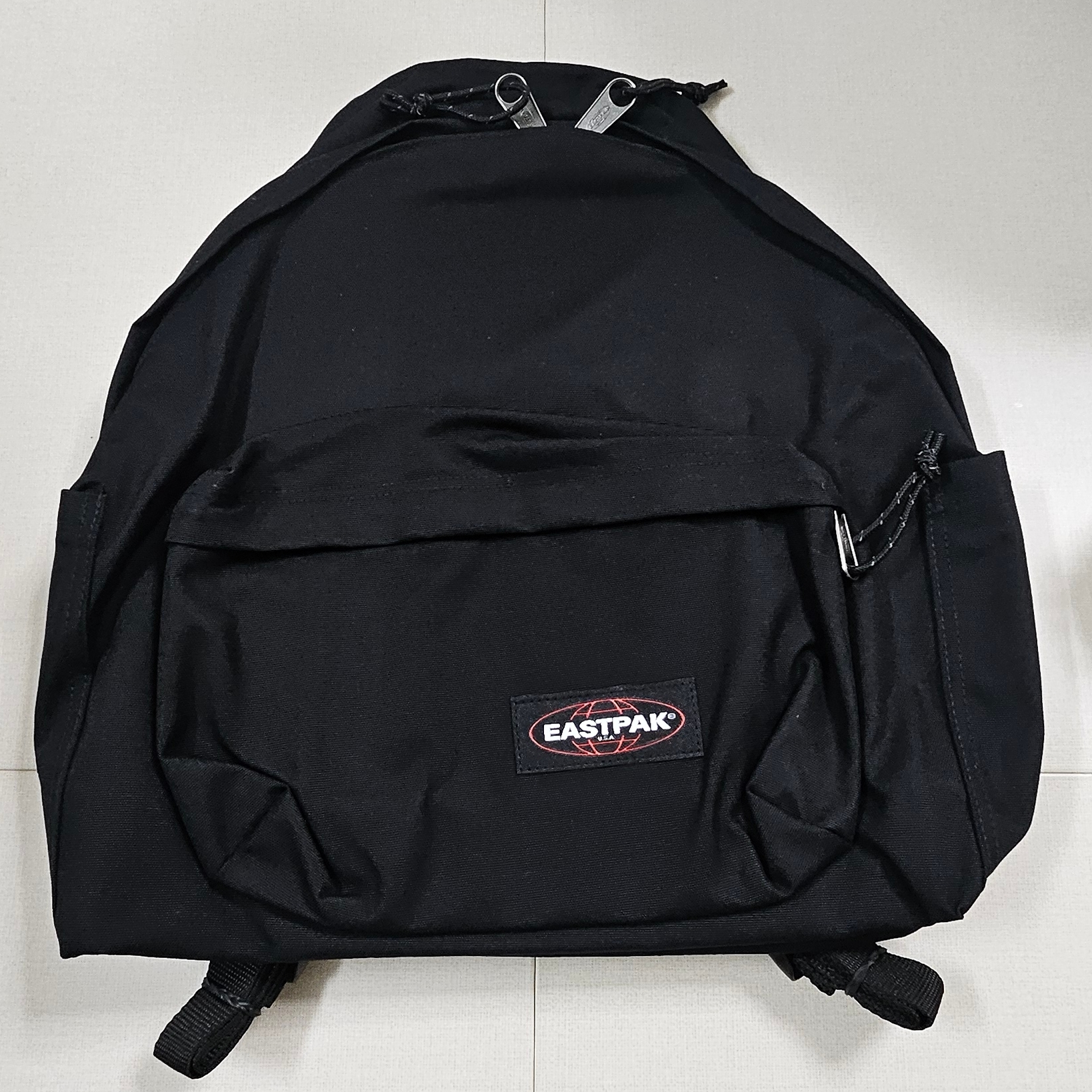 EASTPAK Day Pak'R Black 착용 스타일