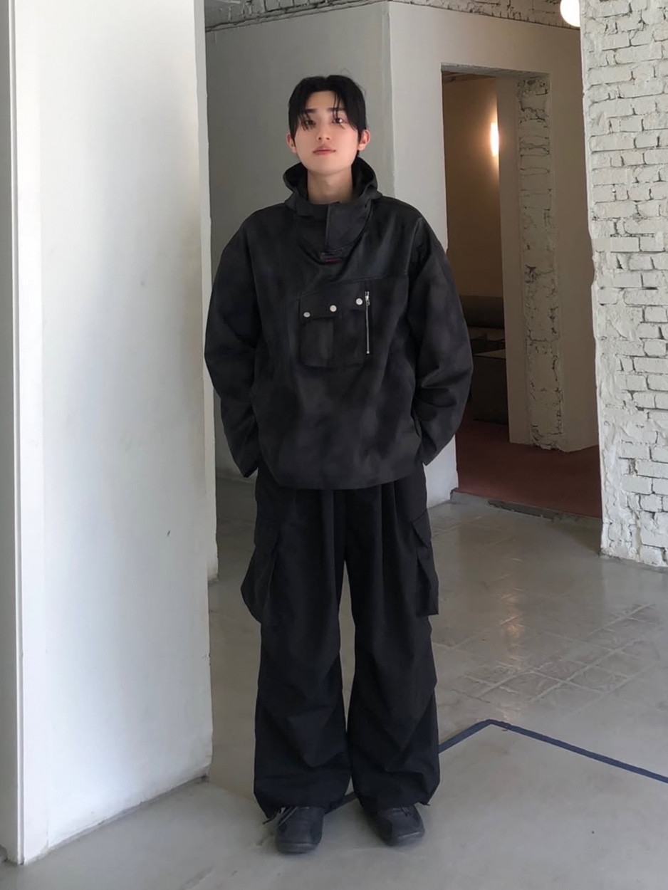 PHOS333 Chasing Nova Anorak Black, [KREAM 단독] PHOS333 Chasing Nova Anorak Burgundy 착용 스타일 - 2