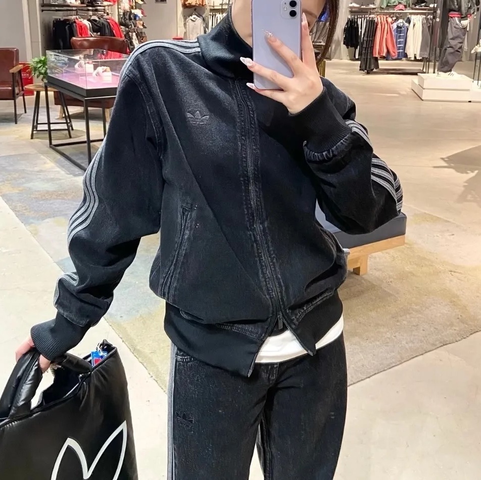 Adidas Adicolor Denim Firebird Track Top True Black Denim  - US Sizing, Adidas Adicolor Denim Firebird Track Top True Black Denim  - KR Sizing 착용 스타일 - 2