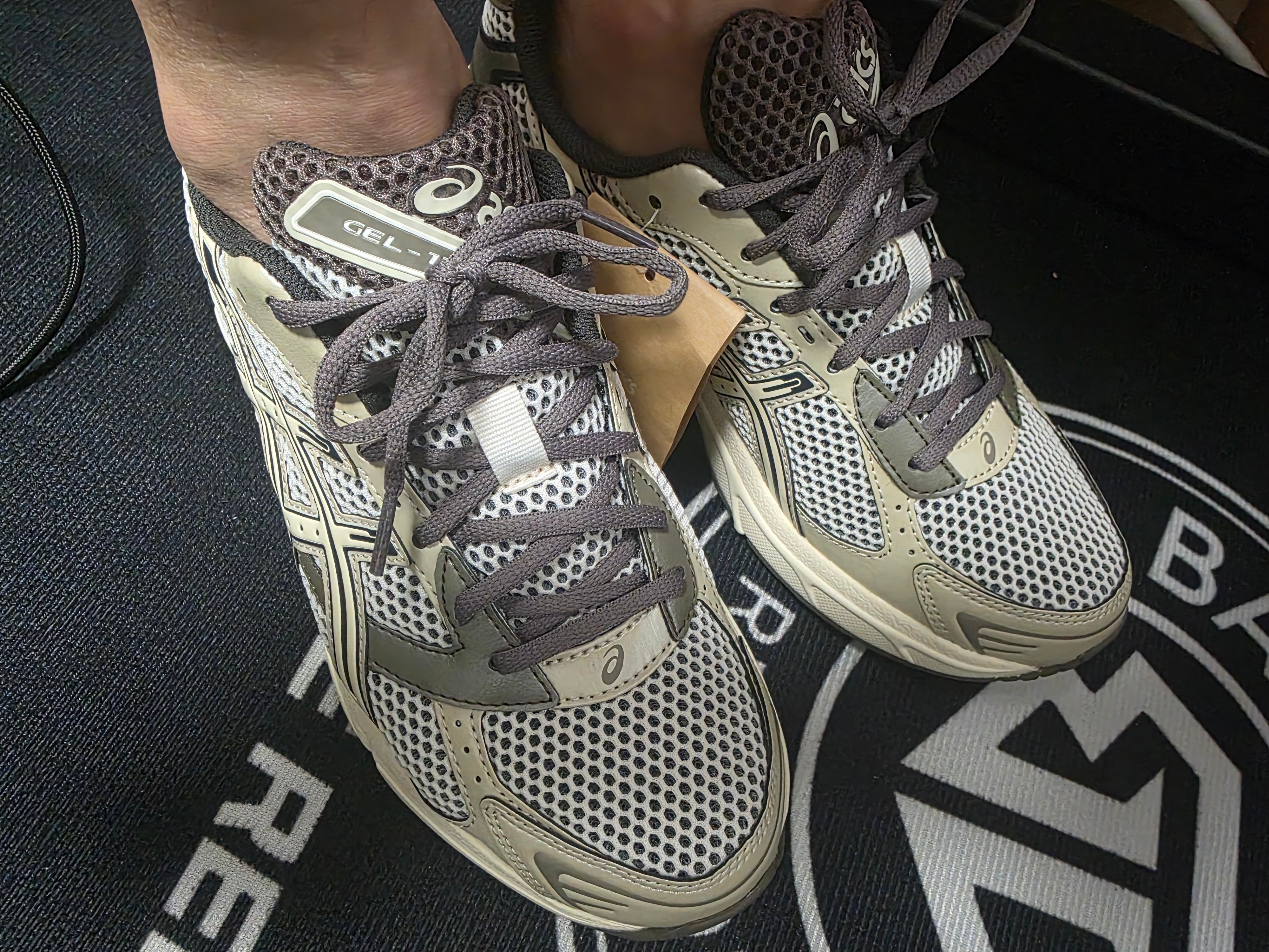Asics Gel-1130 Birch Dark Taupe - Korea Exclusive 착용 스타일 - 1