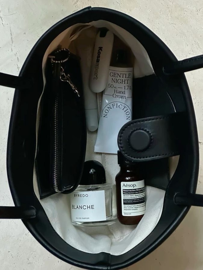 Nonfiction Hand Cream Gentle Night 50ml, Byredo Blanche Eau De Parfum 50ml 착용 스타일