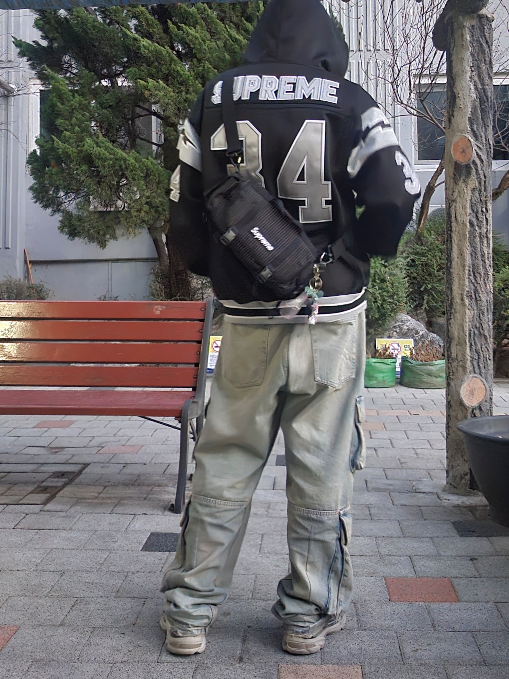 Supreme Football Zip Up Hooded Sweatshirt Black - 24SS, Supreme Mini Duffle Bag Black - 24SS 착용 스타일