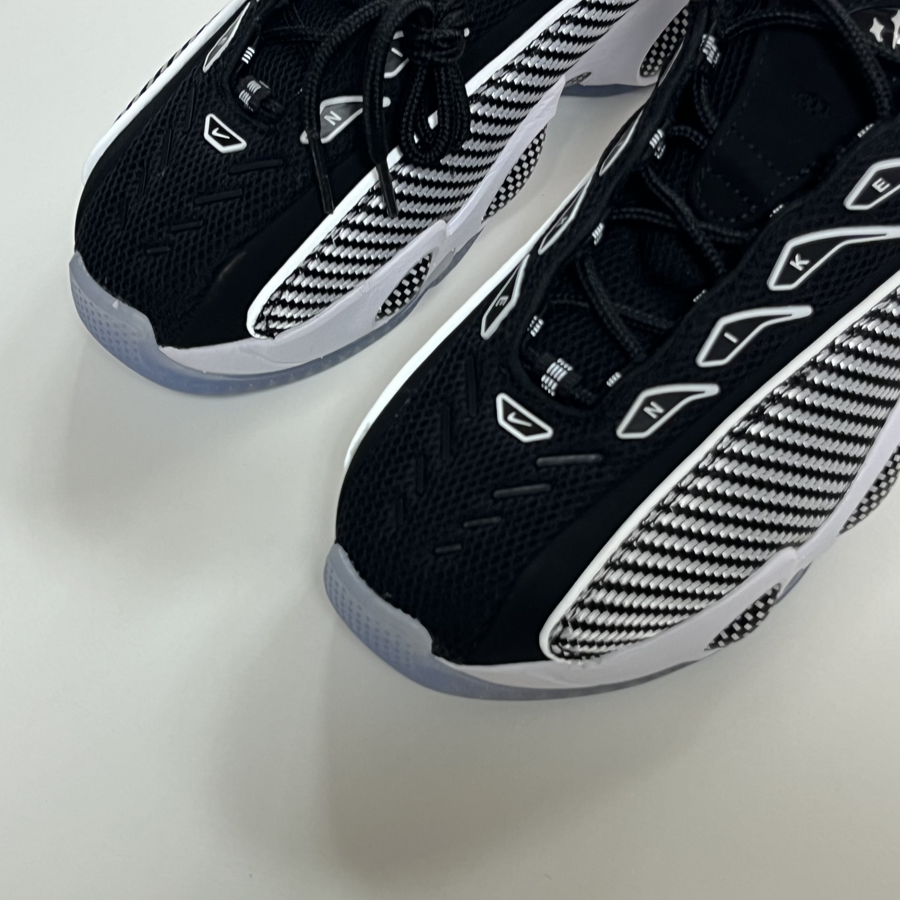 Nike x Drake Nocta Glide Black White Clear, Nike x Sacai Magmascape SP Varsity Royal 착용 스타일 - 3