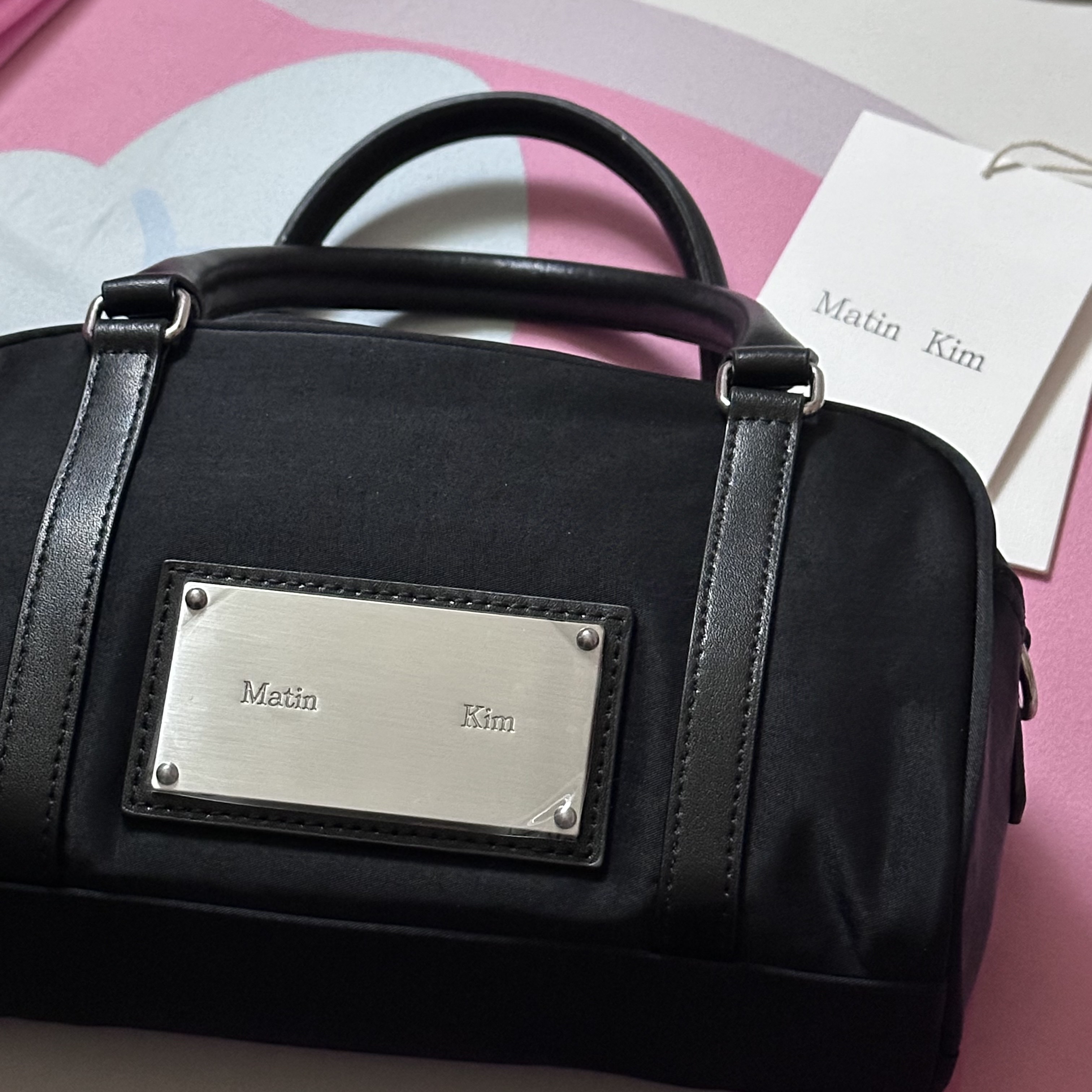 Matin Kim Baby Sporty Tote Bag Black 착용 스타일