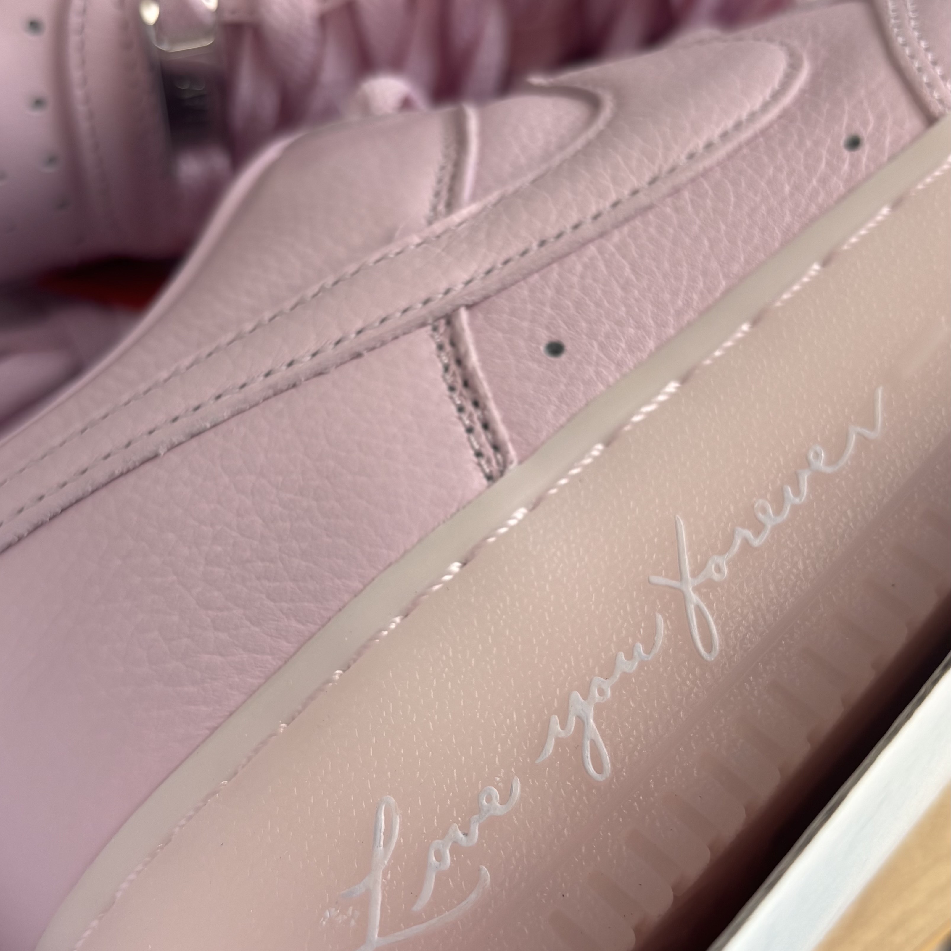 Nike x Drake Nocta Air Force 1 Low SP Certified Lover Boy Pink Foam 착용 스타일 - 1