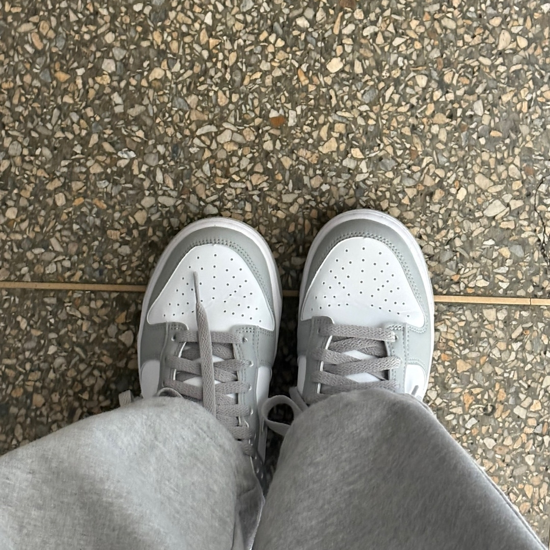 (W) Nike Dunk Low Next Nature Light Smoke Grey 착용 스타일 - 1