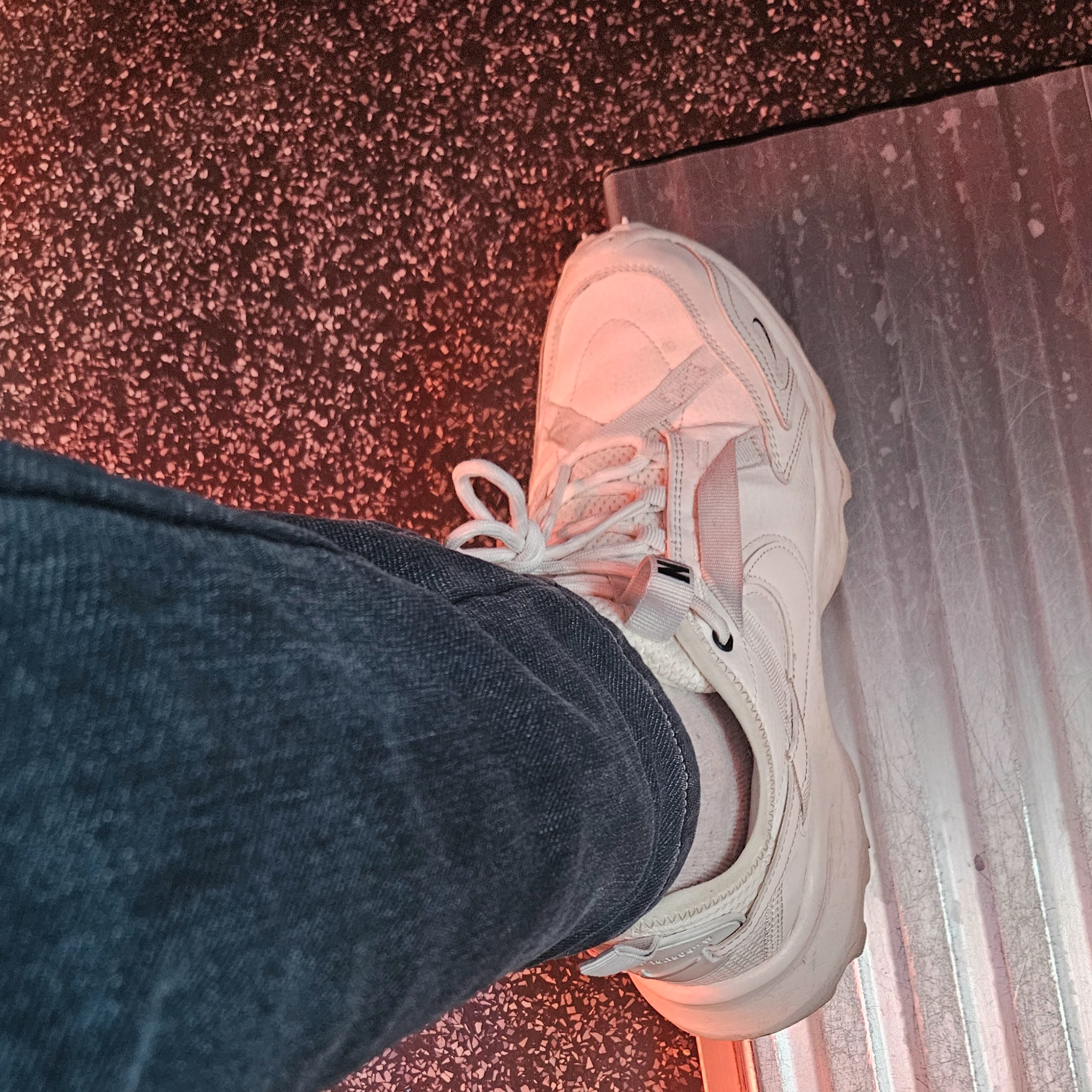 (W) Nike TC 7900 Summit White 착용 스타일 - 2