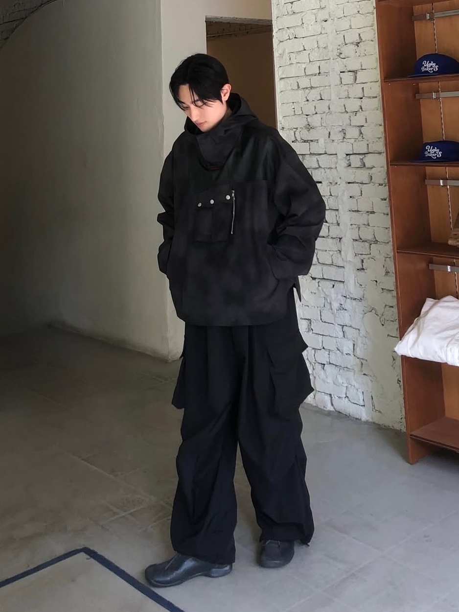 PHOS333 Chasing Nova Anorak Black, [KREAM 단독] PHOS333 Chasing Nova Anorak Burgundy 착용 스타일 - 1