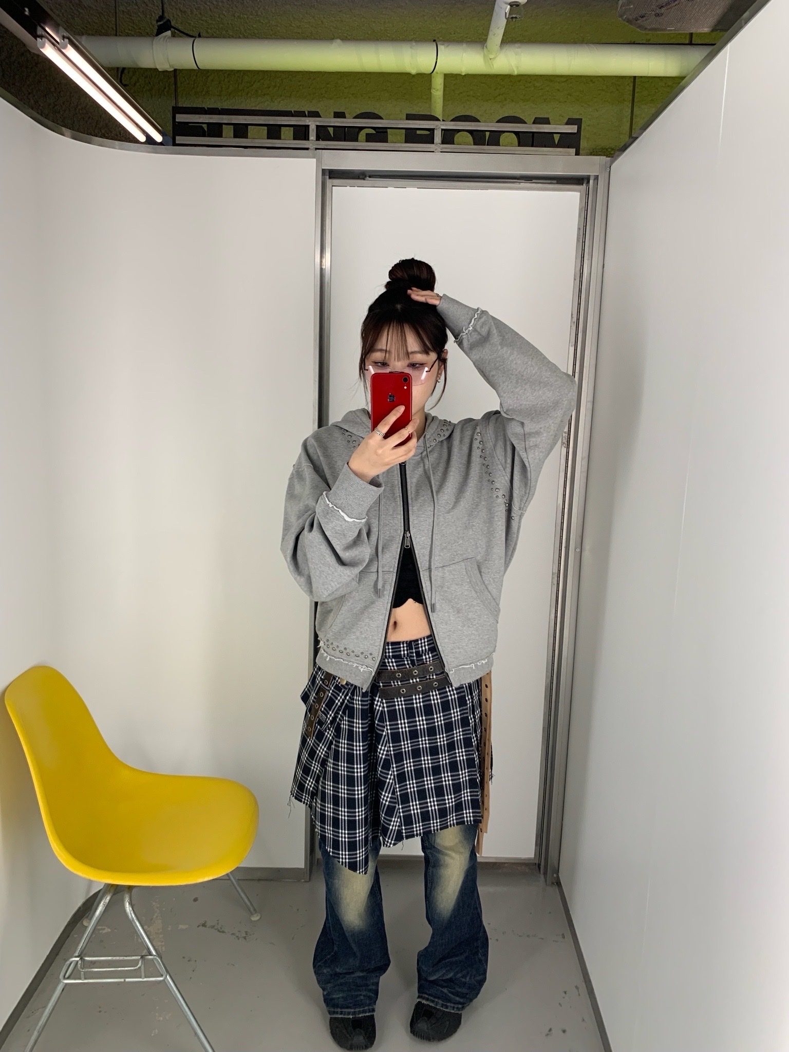 Vacant Archive Caesars Buckle Lap Skirt Brown, Vacant Archive Caesars Buckle Lap Skirt Navy 착용 스타일 - 3