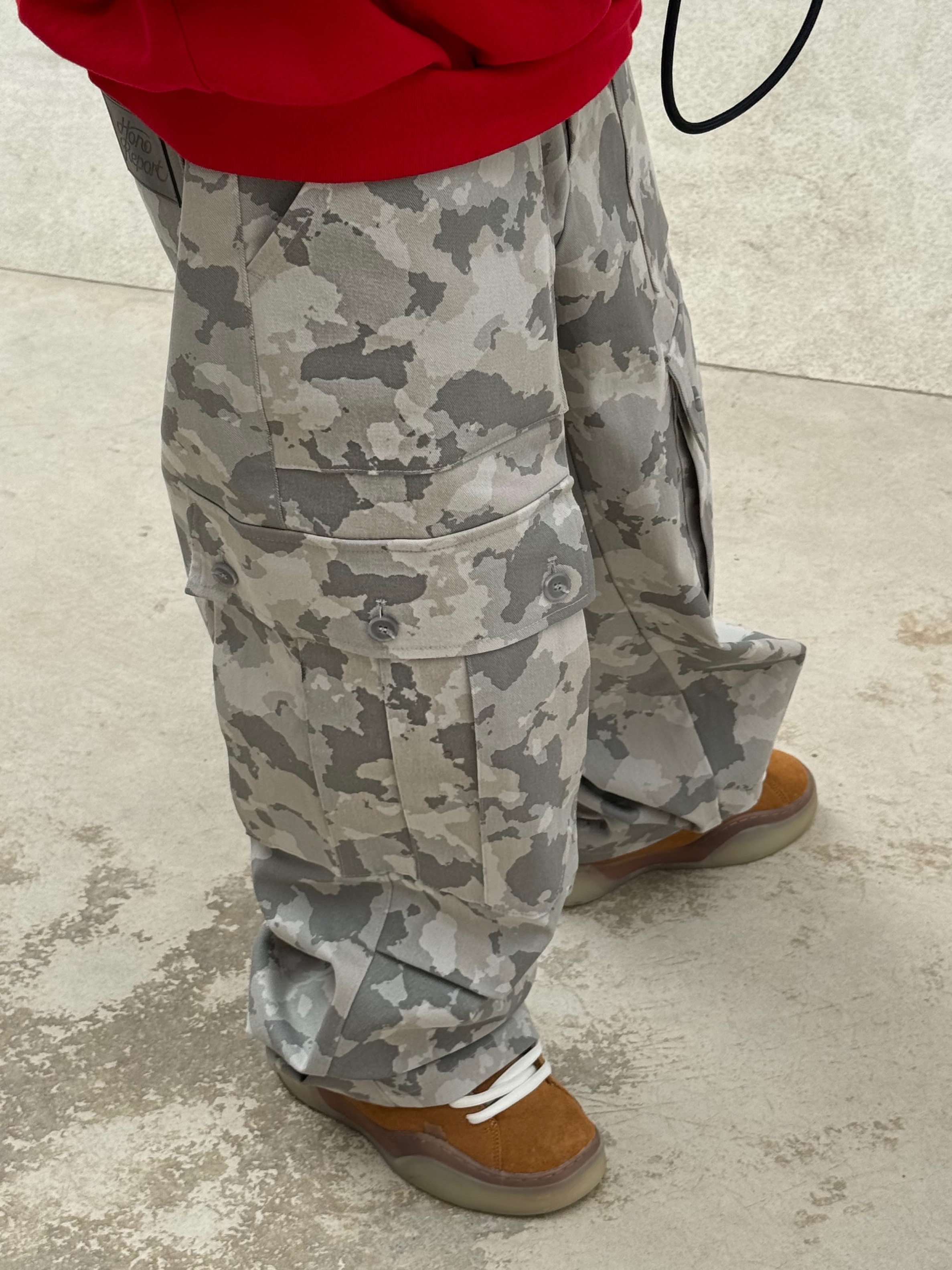 Hono Report Big Pocket Cargo Pants Snow Camo, ERL Vamp Skate Shoe Natural Brown 착용 스타일 - 4