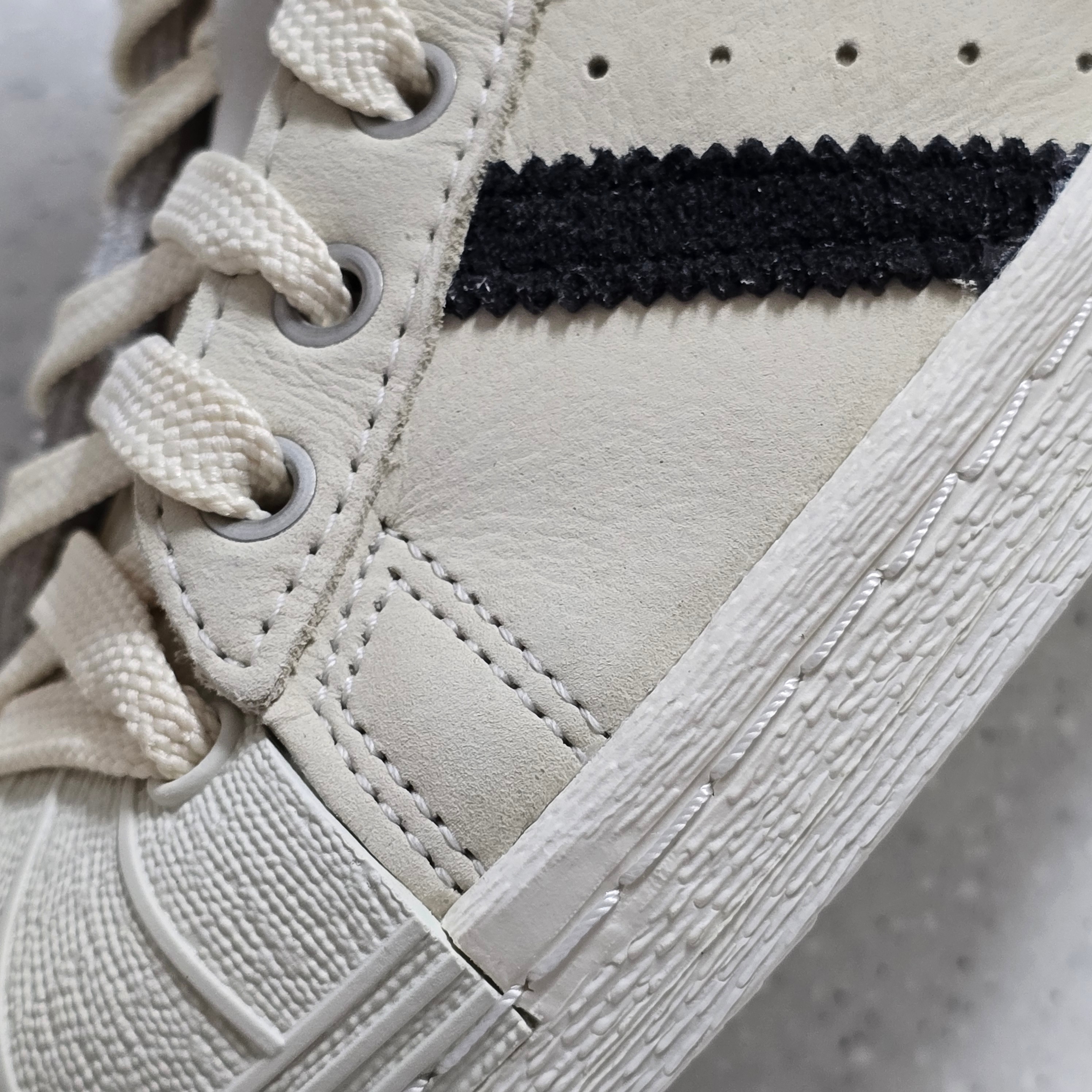 Adidas x Song for the Mute Superstar 82 Cream White Core Black 착용 스타일 - 4