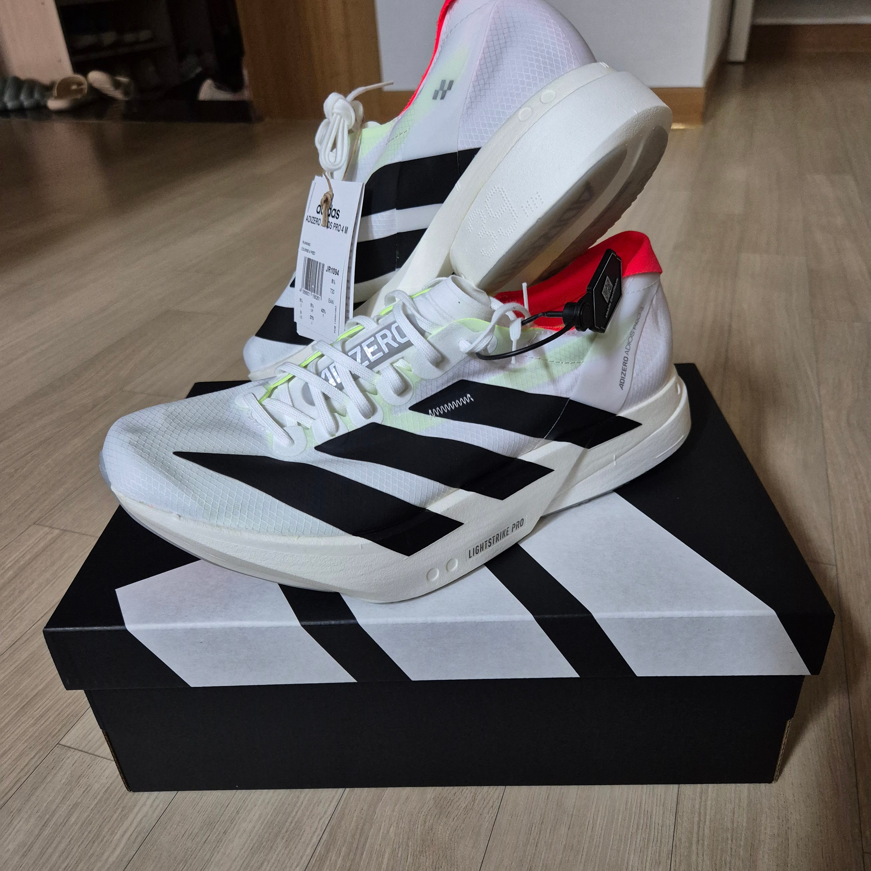 Adidas Adizero Adios Pro 4 Cloud White Core Black 착용 스타일 - 1