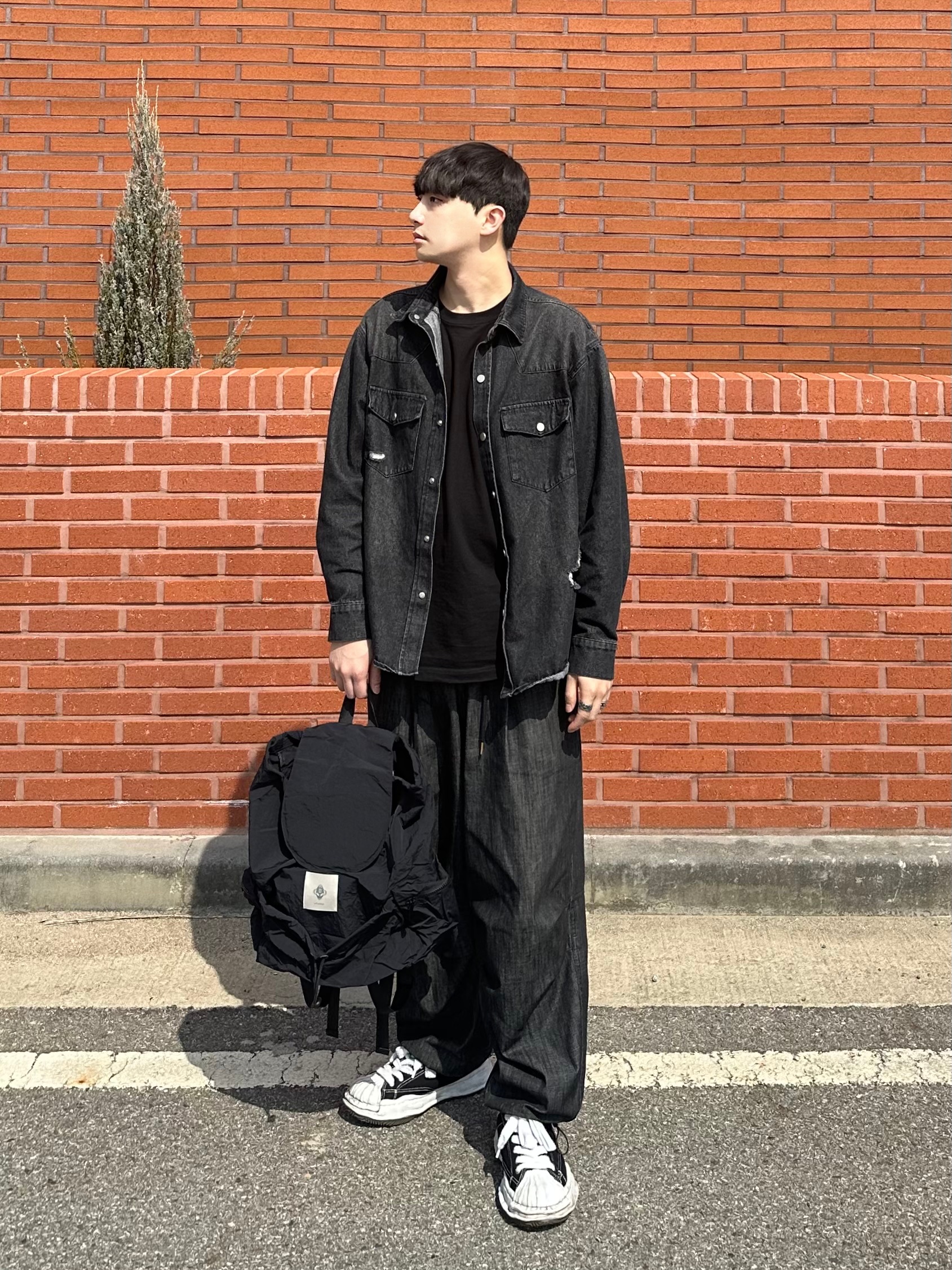 Maison Mihara Yasuhiro Peterson OG Sole Canvas Low Sneakers Black 착용 스타일 - 1
