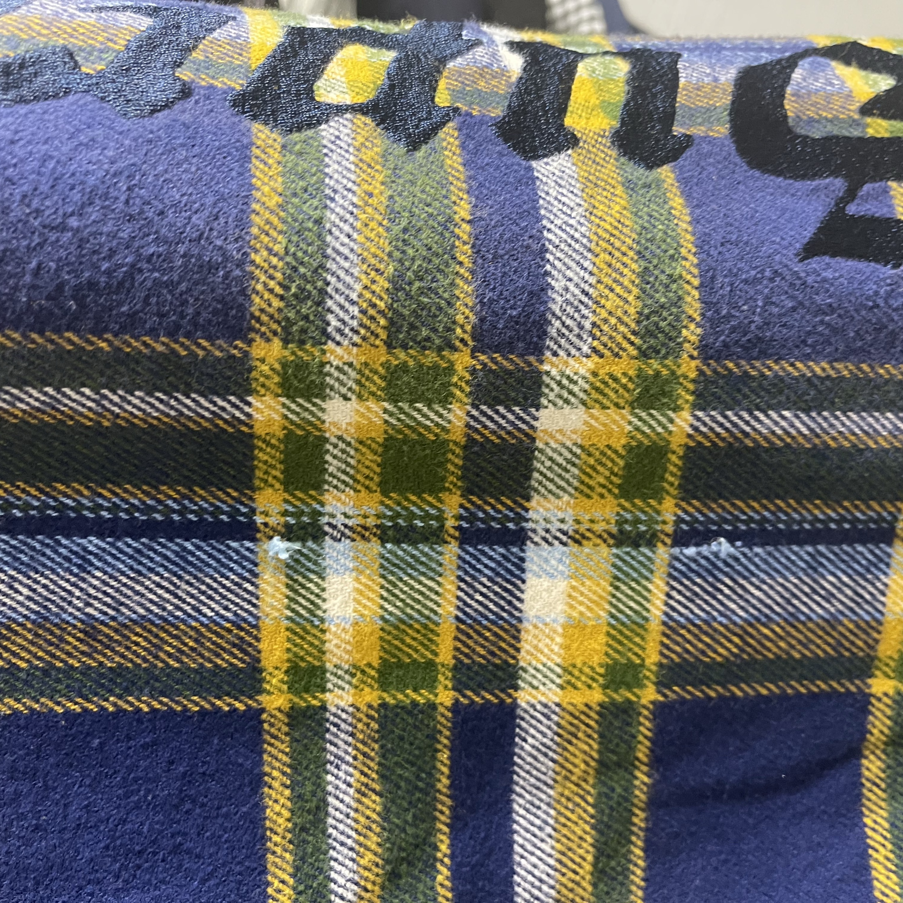 Supreme Old English Plaid Flannel Shirt Navy - 25SS 착용 스타일 - 1