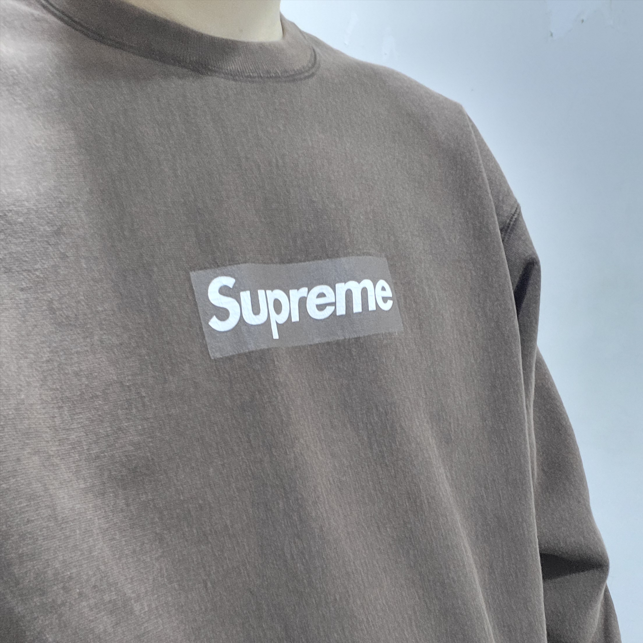 Supreme Washed Box Logo Crewneck Brown - 25SS 착용 스타일