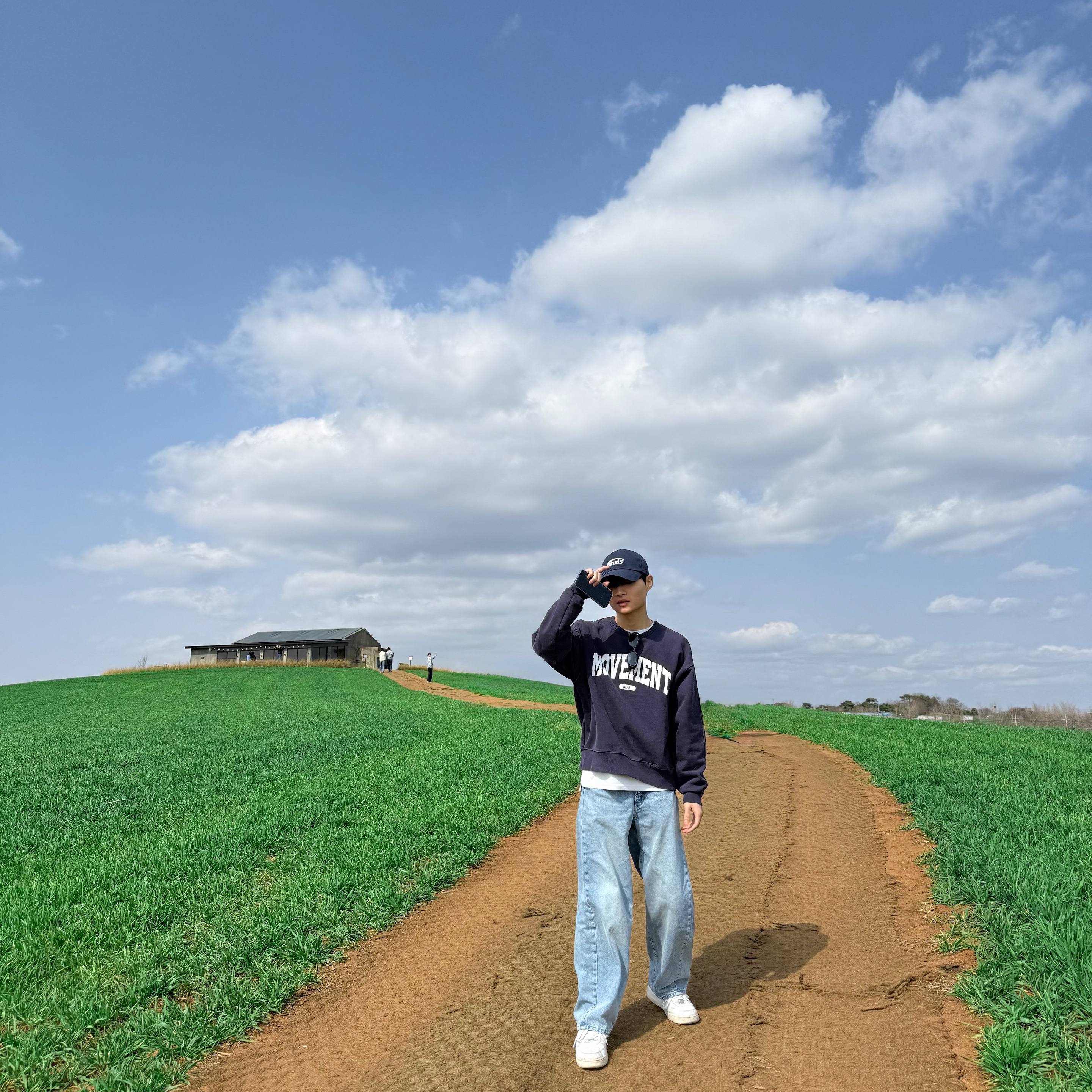 Emis New Logo Emis Cap Navy, Nike Air Force 1 '07 Low White 착용 스타일