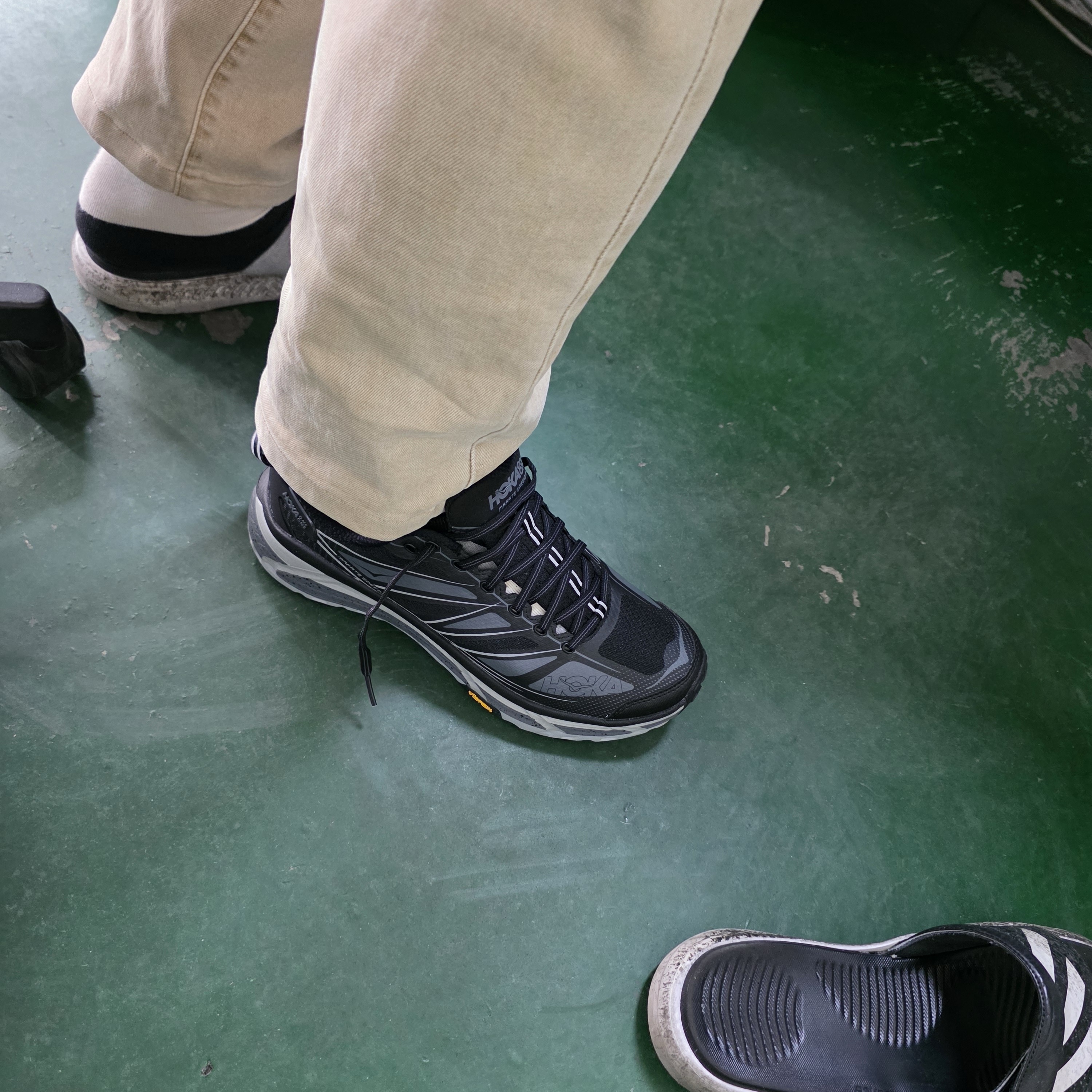 Hoka Mafate Speed 2 Black Castlerock 착용 스타일