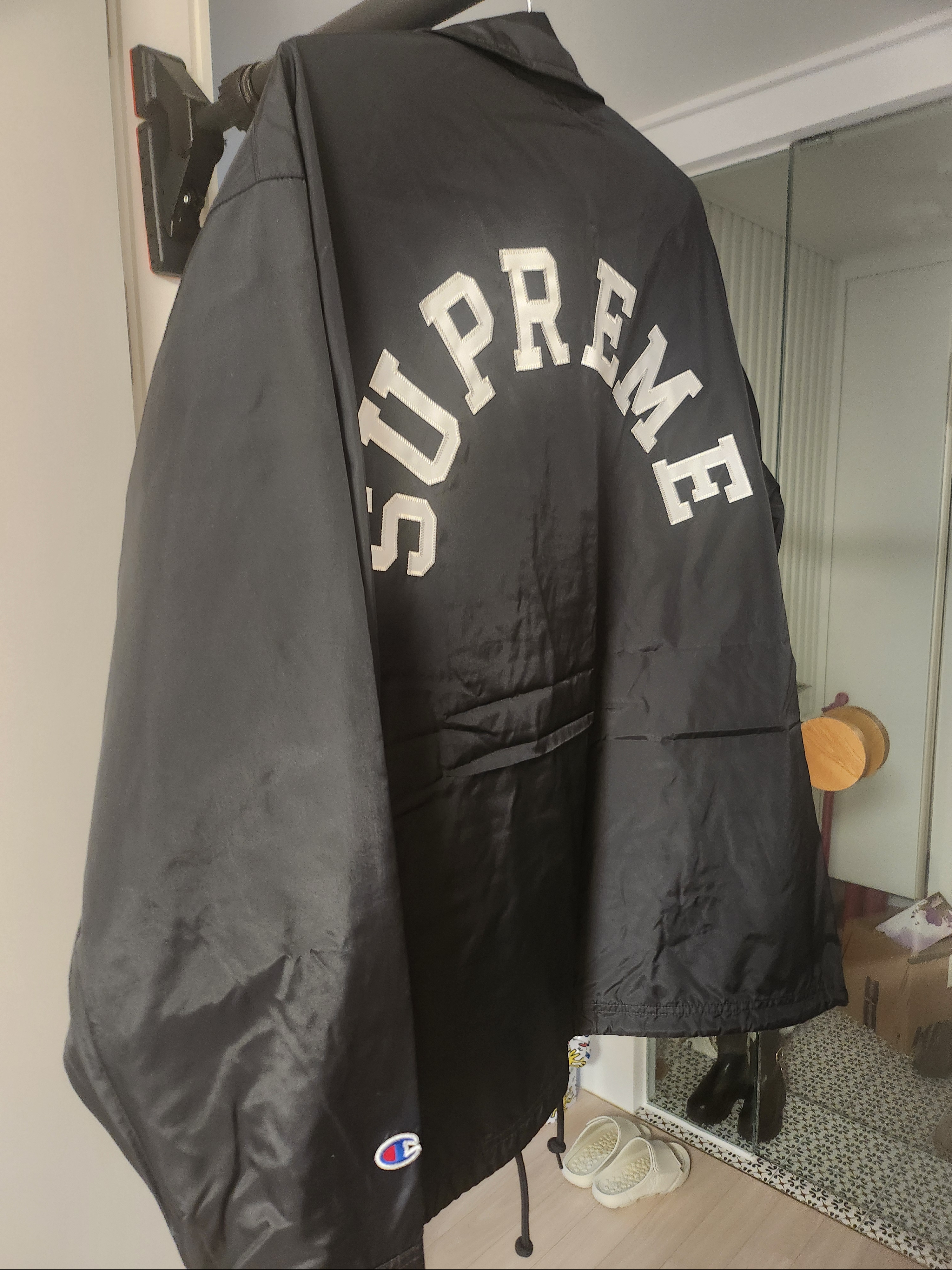 Supreme x Champion Coaches Jacket Black - 24SS 착용 스타일