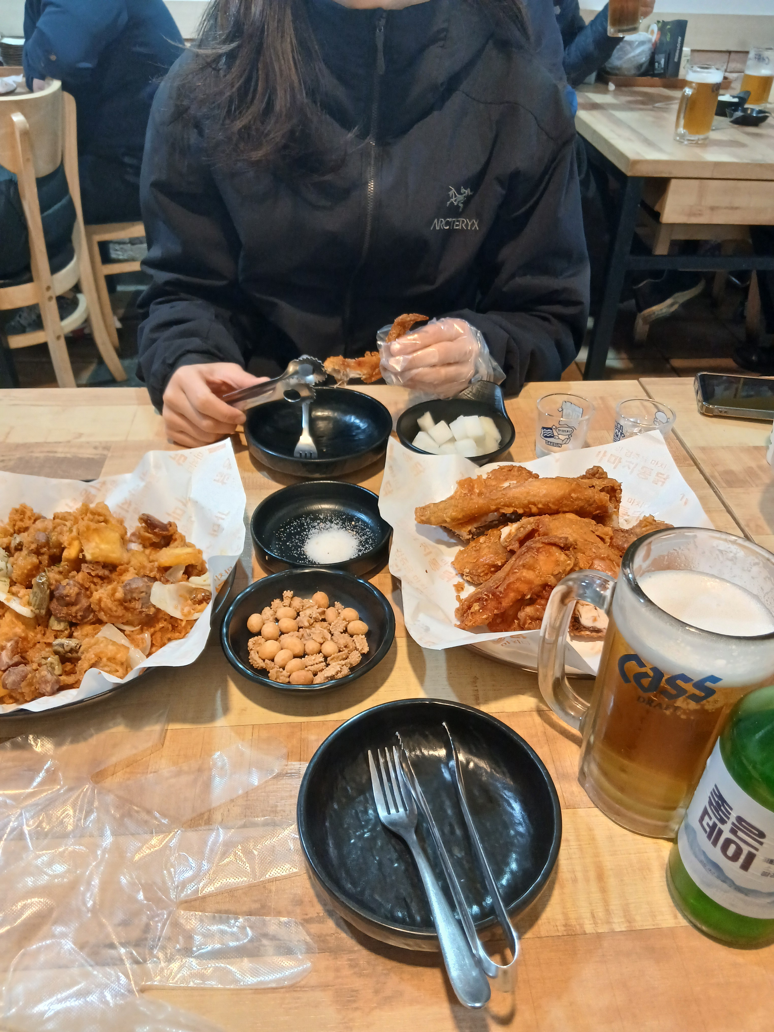 아크테릭스 아톰 후디 블랙 착용 스타일 - 1