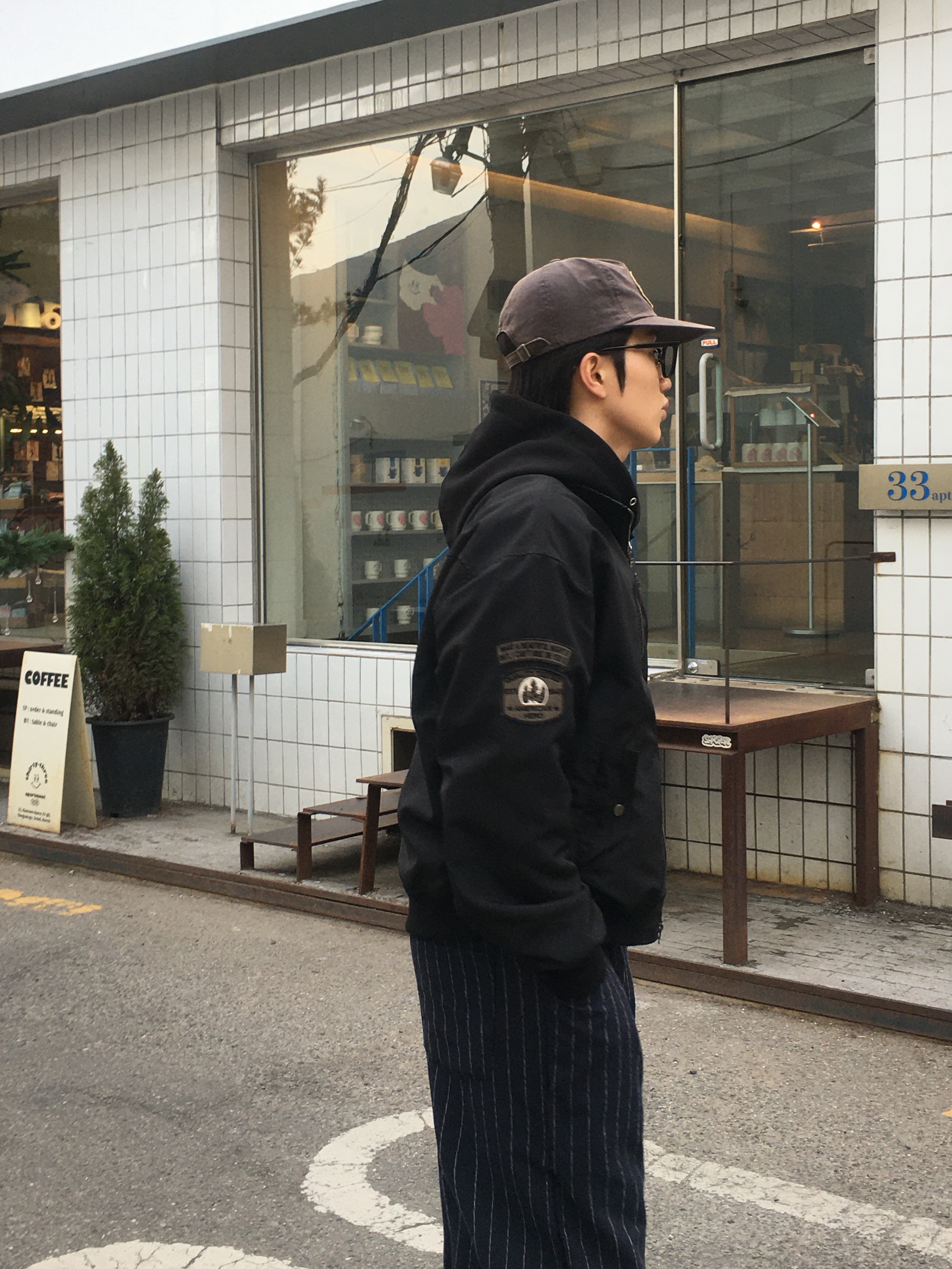 [6% 적립] NegativeThree Moley Tracking Sneakers Nut Brown 착용 스타일 - 2