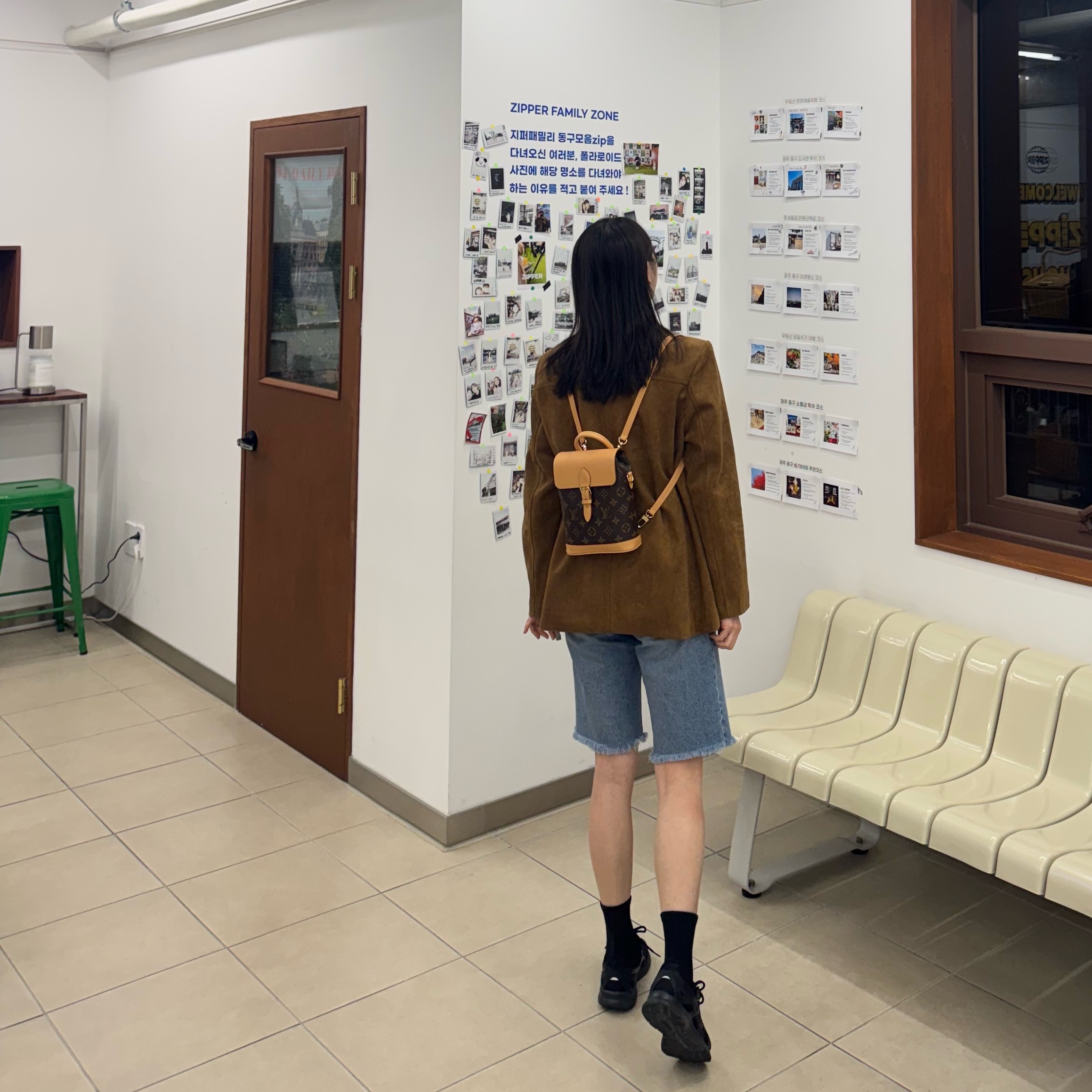 루이비통 소호 미니 백팩 모노그램, 아식스 조그 100 2 블랙 착용 스타일 - 1