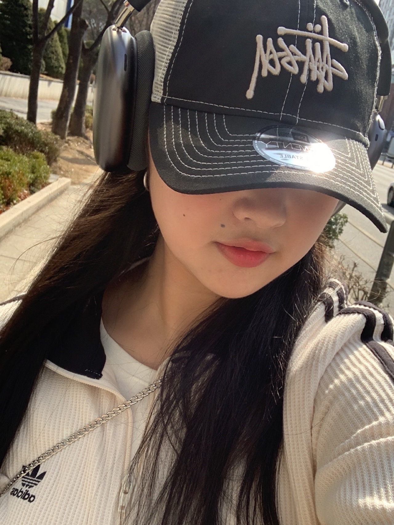 Stussy New Era 9twenty Basic Trucker Shade Black 착용 스타일