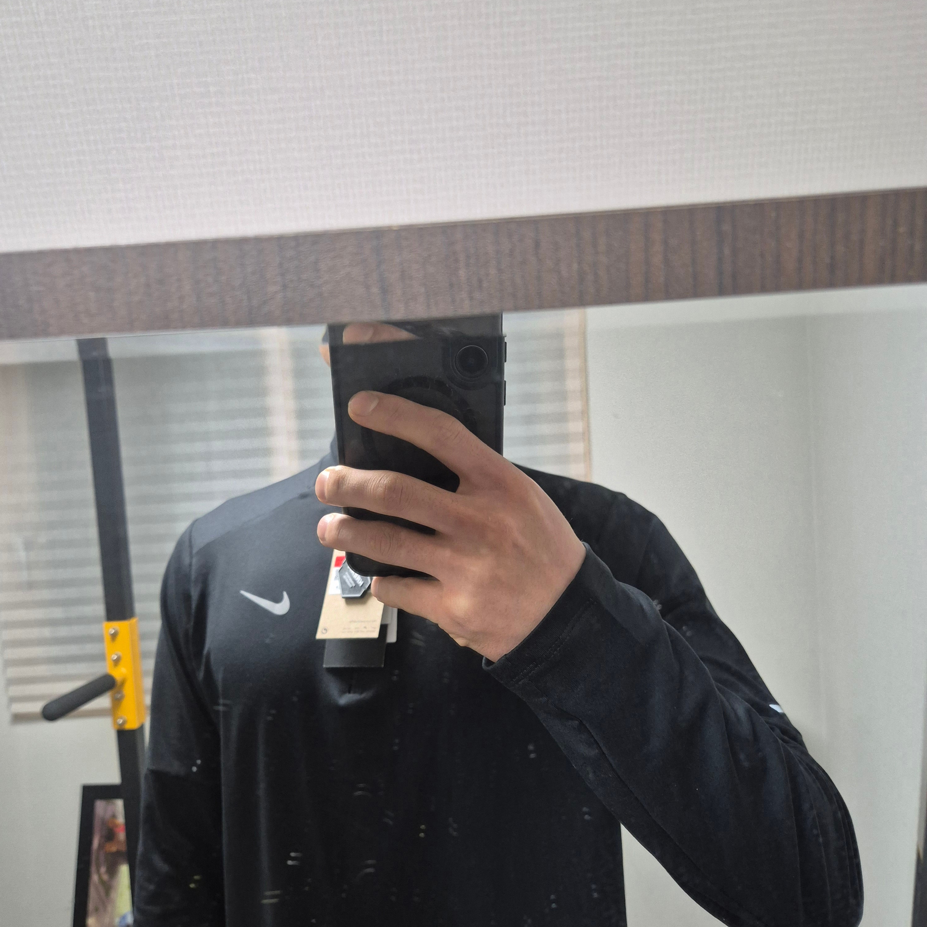 나이키 드라이핏 엘리먼트 쿼터 집 러닝 탑 블랙 착용 스타일