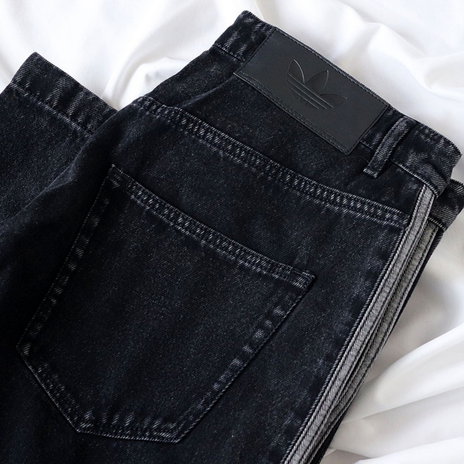 Adidas Adicolor Denim Firebird Shorts True Black Denim - US Sizing, Adidas Adicolor Denim Firebird Shorts True Black Denim - KR Sizing 착용 스타일 - 4