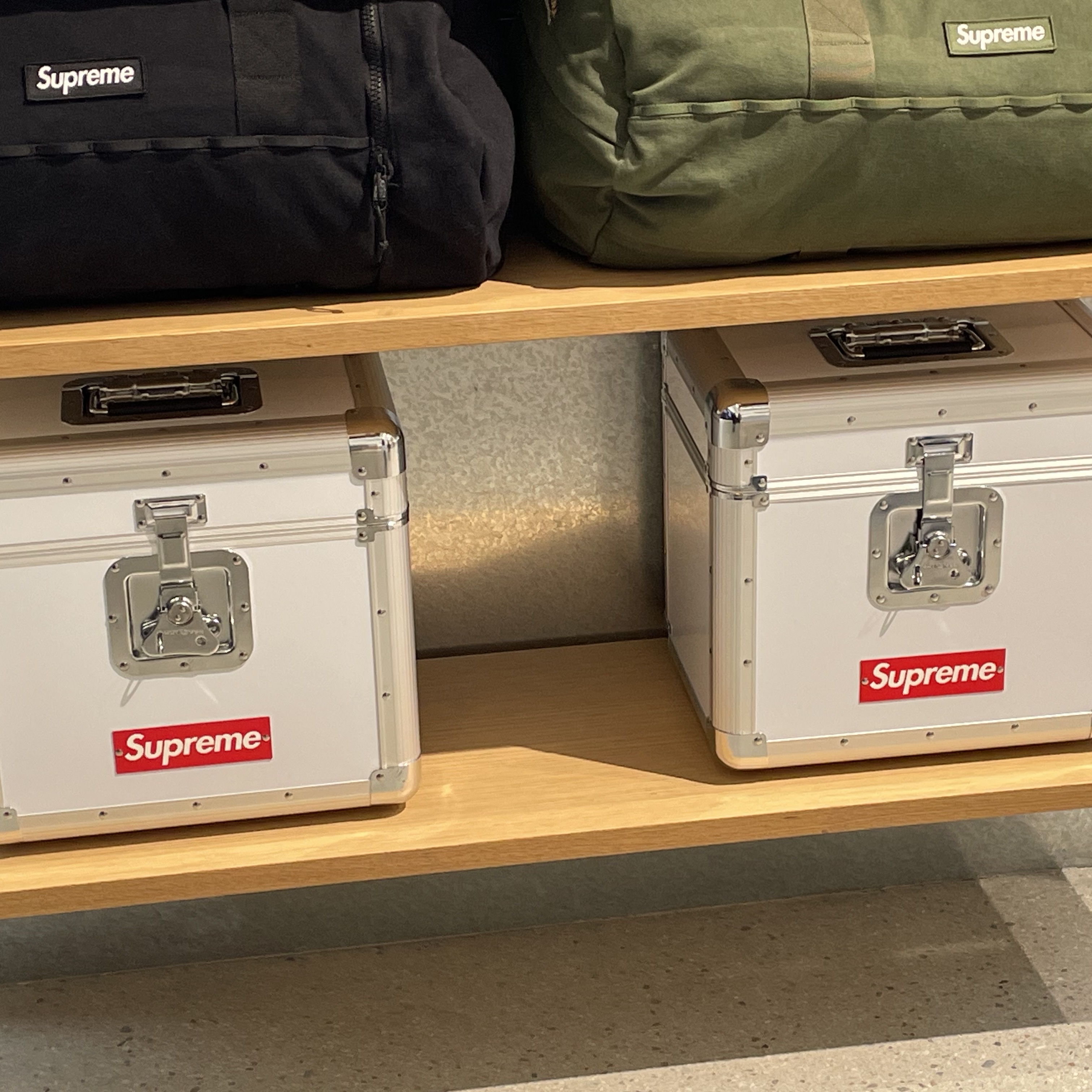 Supreme x Odyssey Record Case White - 25SS 착용 스타일 - 1