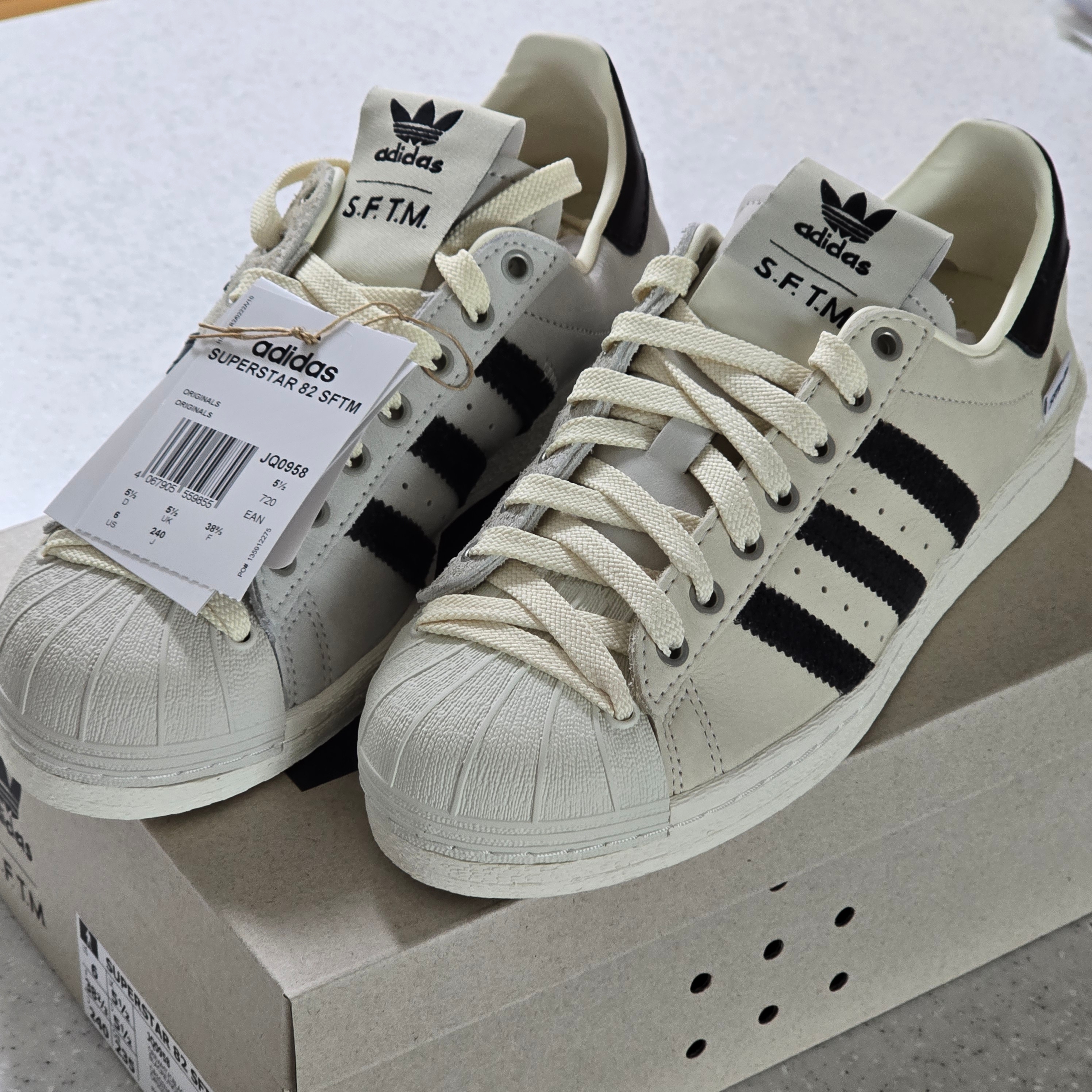Adidas x Song for the Mute Superstar 82 Cream White Core Black 착용 스타일 - 1