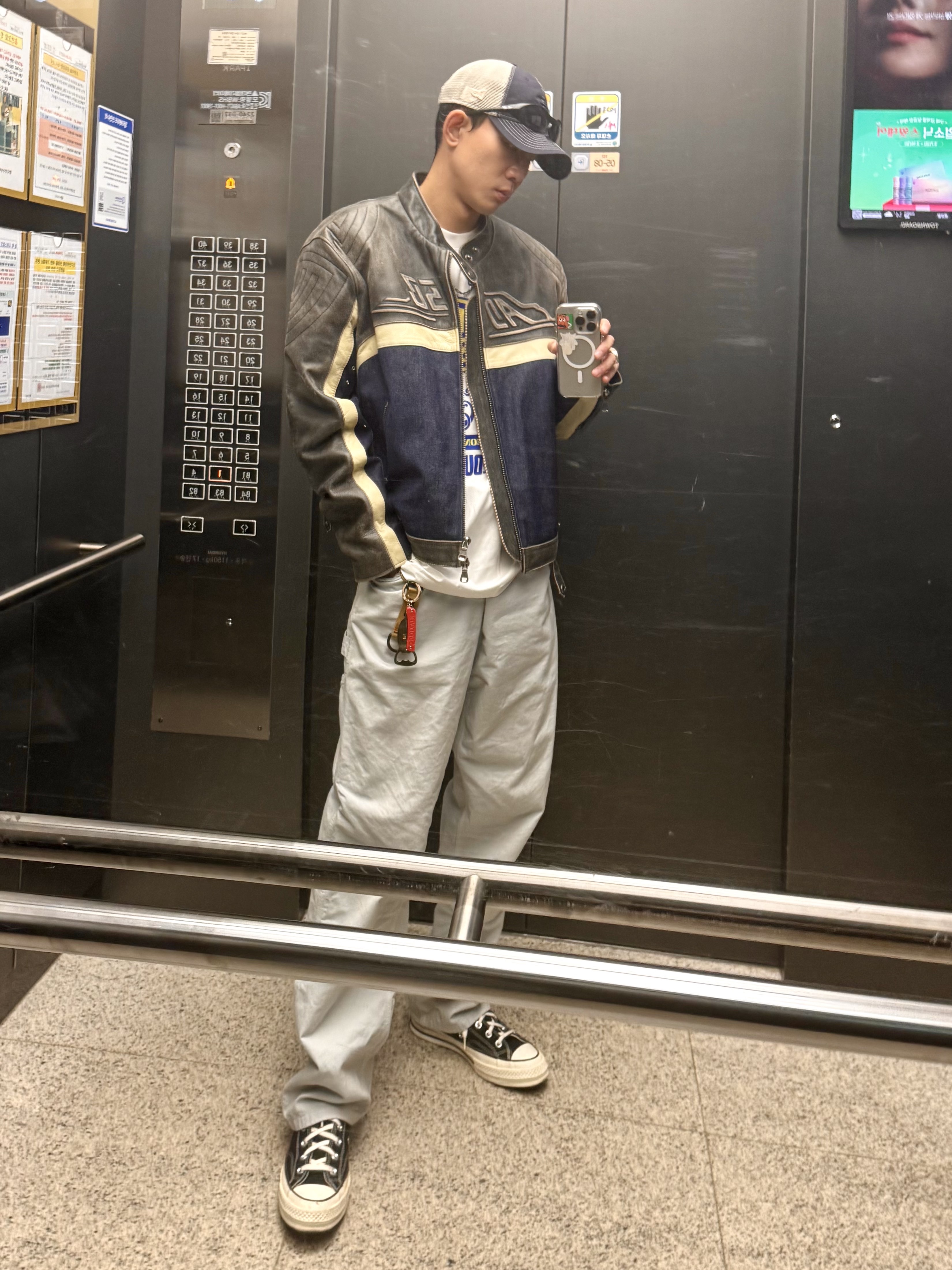 Oakley Eye Jacket Redux Matte Black Frame Prizm Grey Lenses High Bridge Fit, Supreme Boker Keychain Knife Black Glow-in-the-Dark Red - 22FW 착용 스타일