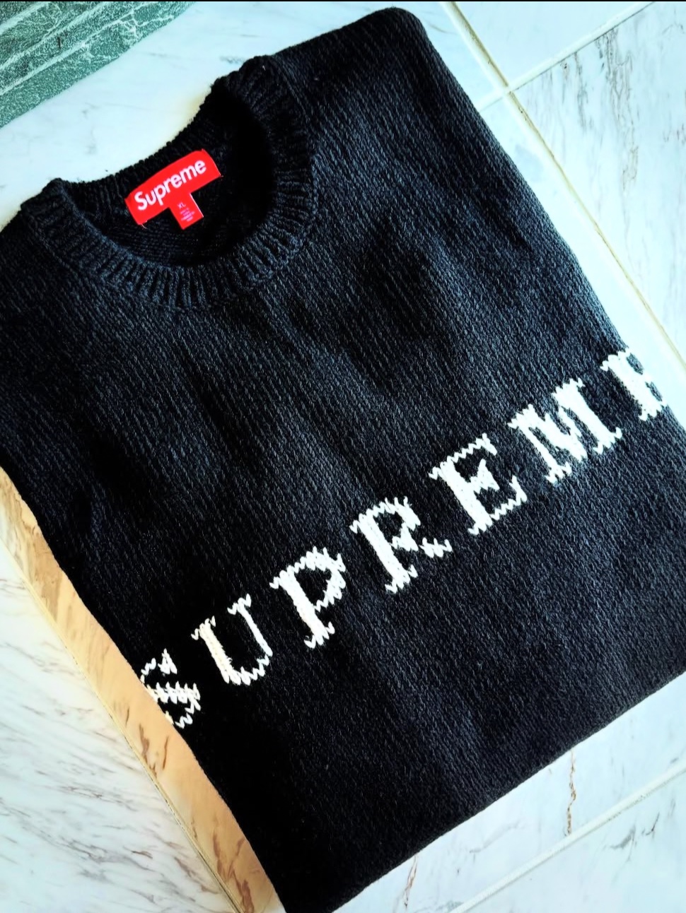 Supreme Contrast Logo Sweater Black - 25SS 착용 스타일 - 2