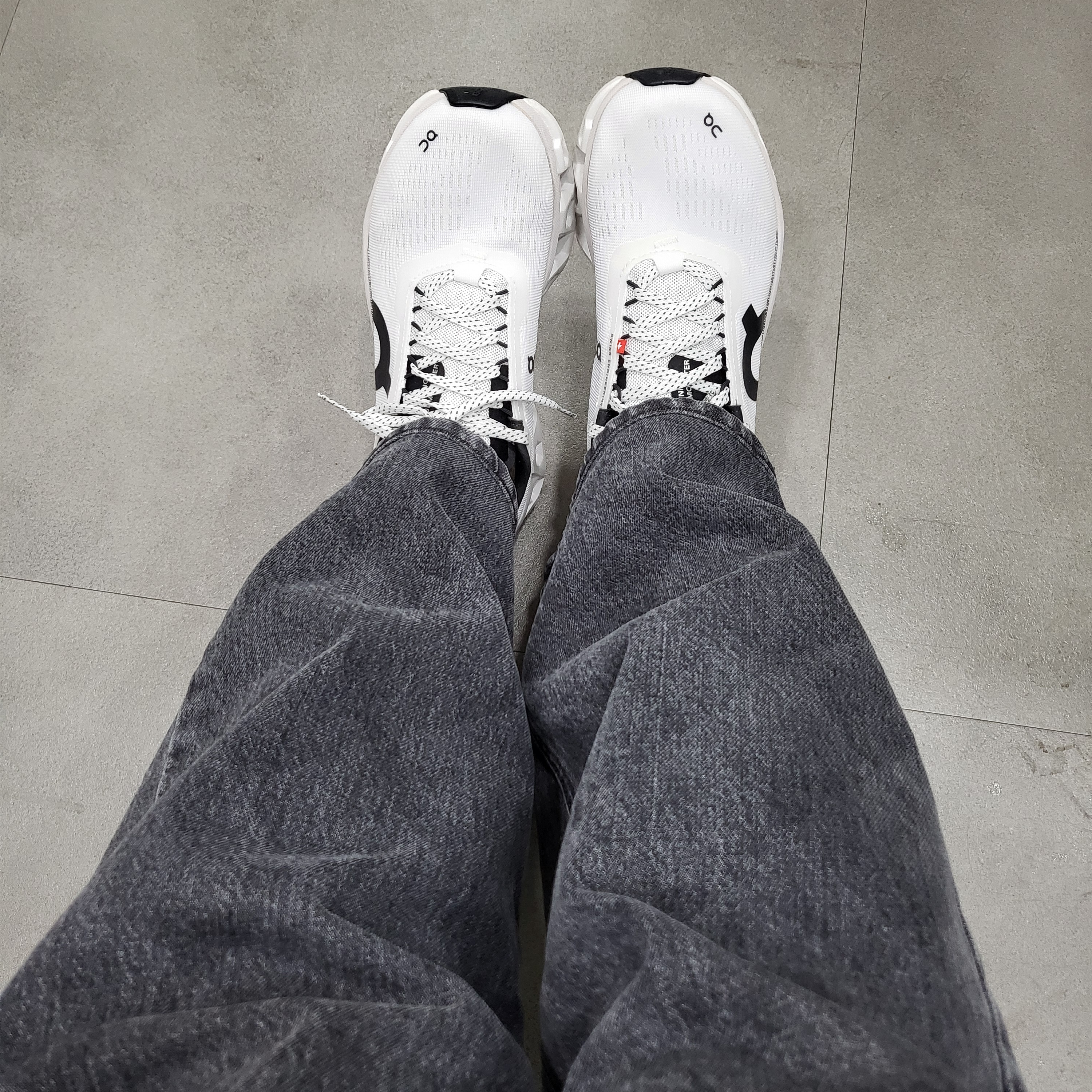 (W) On Running Cloudmonster 2 White Frost 착용 스타일 - 2