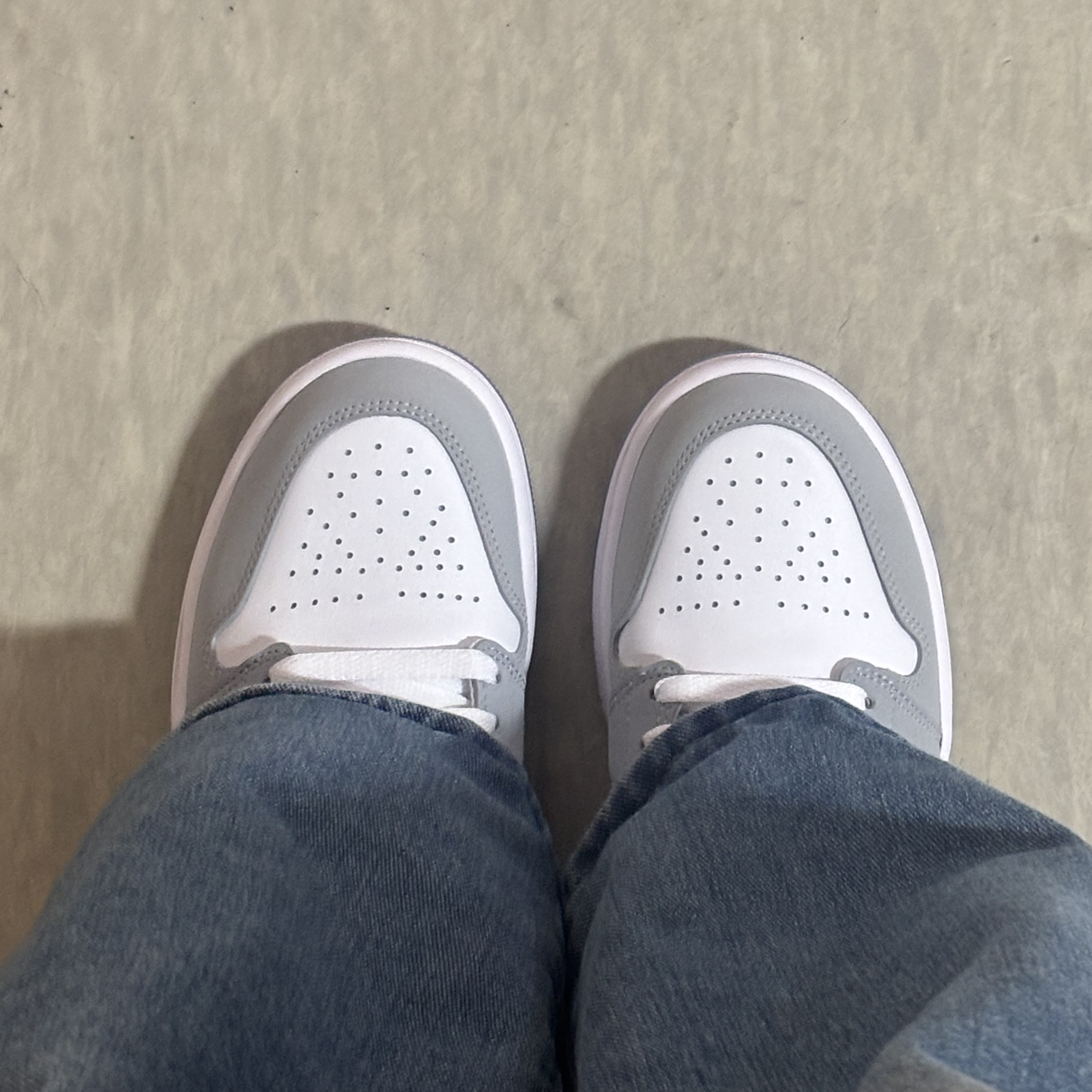 (W) Jordan 1 Low White Wolf Grey 착용 스타일 - 2
