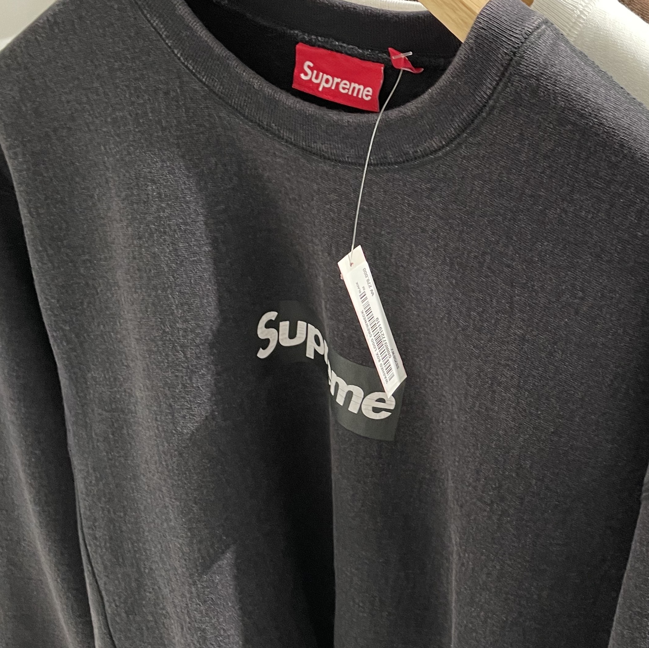 Supreme Washed Box Logo Crewneck Black - 25SS 착용 스타일 - 3