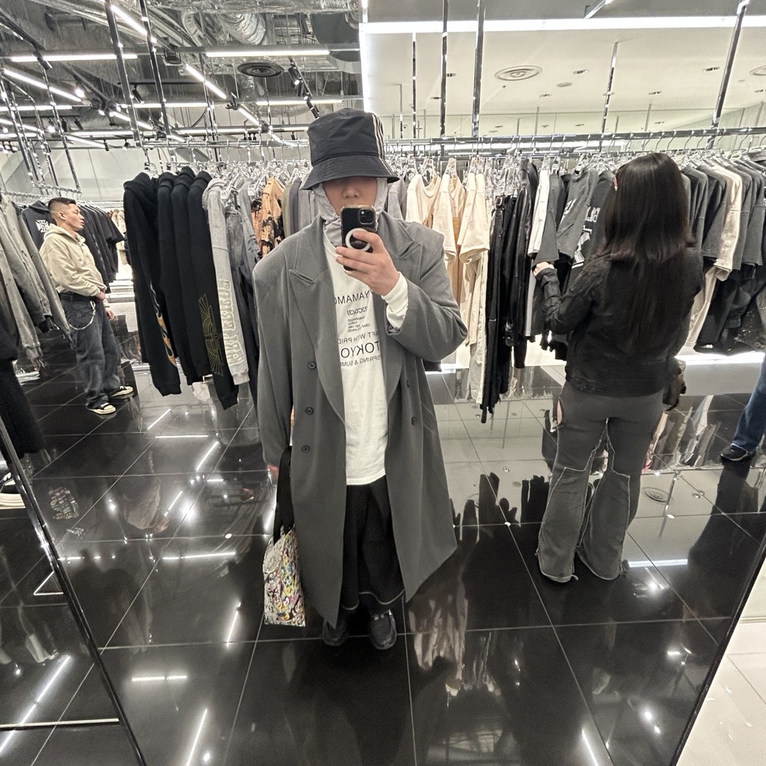 Y-3 3-Stripes Bucket Hat Black, New Balance x Junya Watanabe Man 1906L Black 착용 스타일 - 1