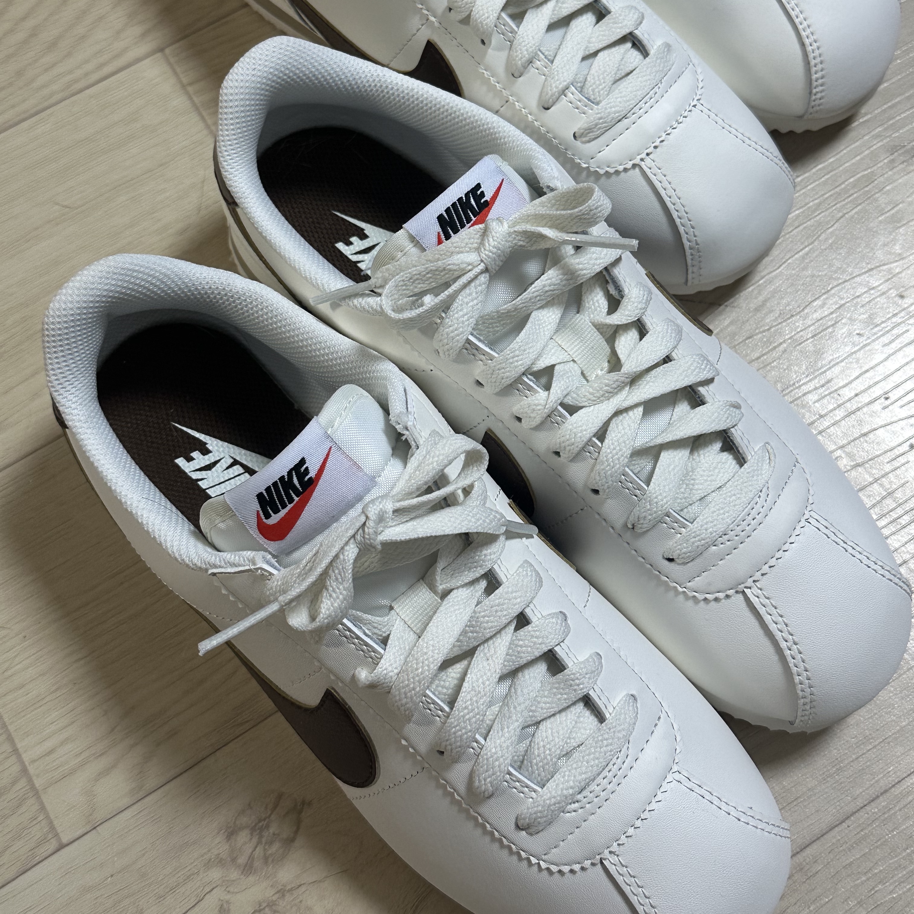 (W) Nike Cortez Sail Cacao Wow 착용 스타일 - 1
