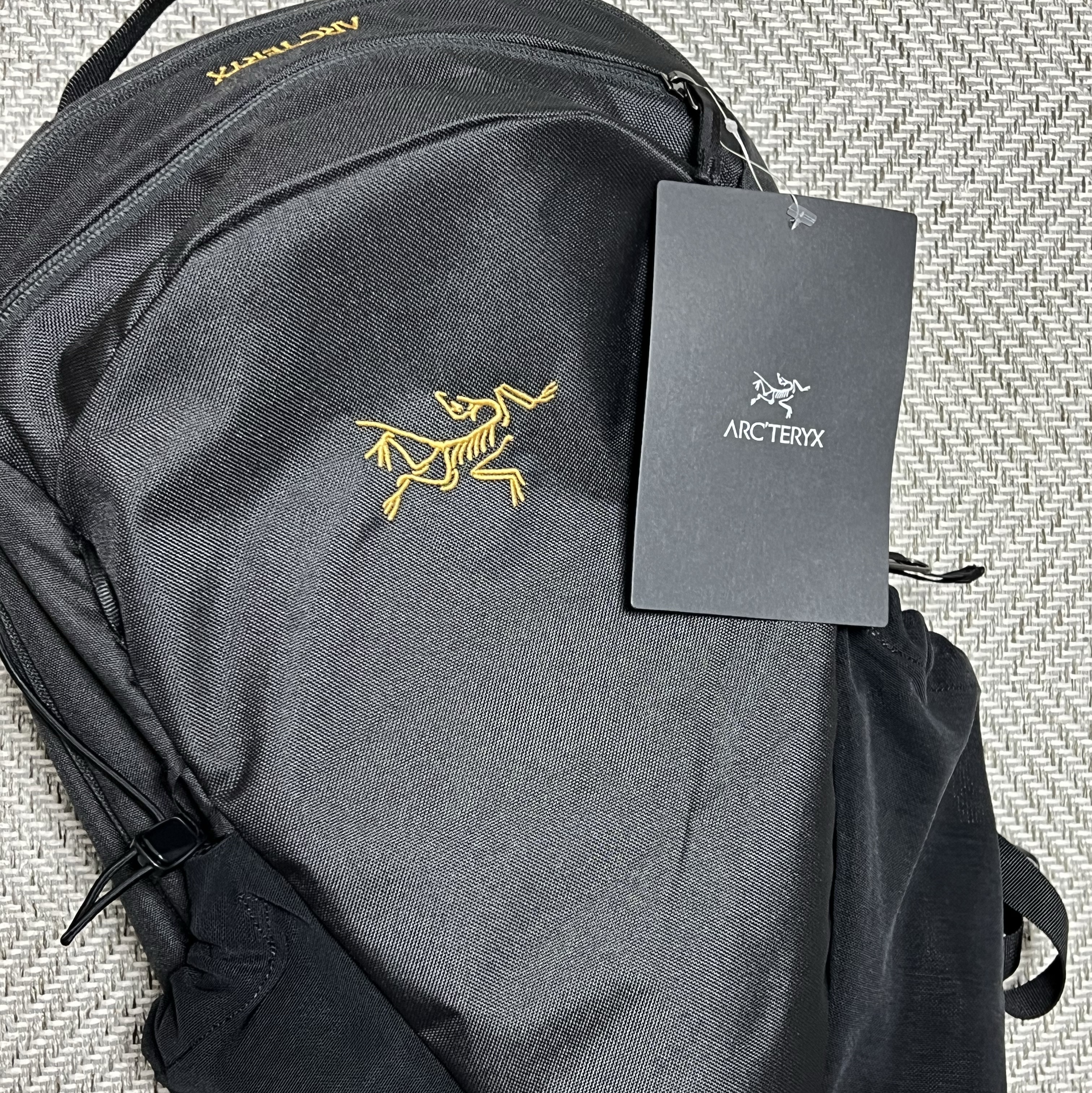 Arc'teryx Mantis 16 Backpack Black 착용 스타일