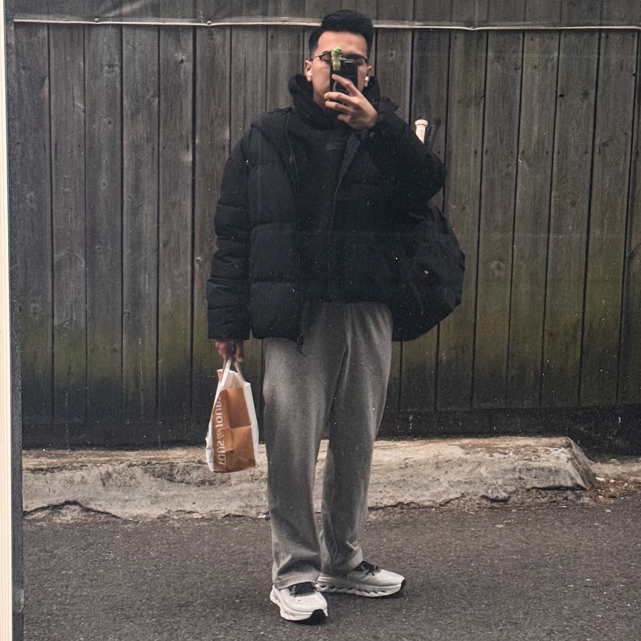 On Running Cloudtilt Black Ivory, Essentials Hoodie Jet Black - 24SS 착용 스타일