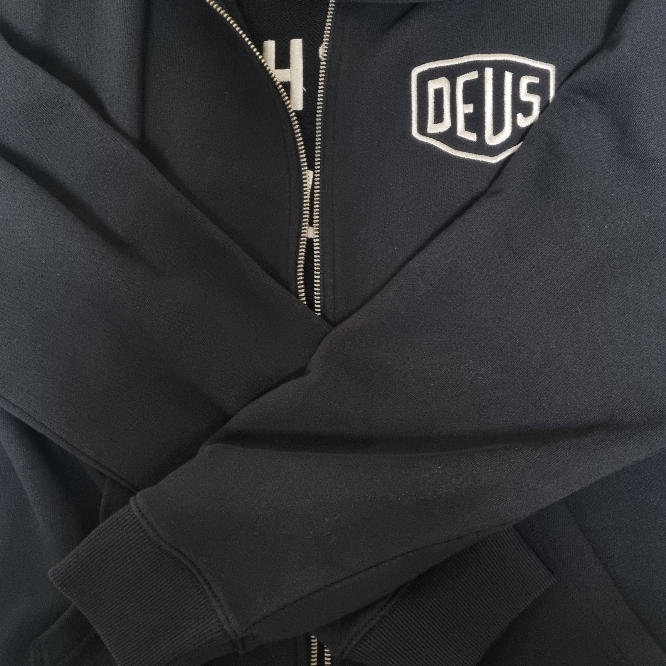 Deus Ex Machina Seoul College Hooded Jacket Black, Deus Ex Machina College Address Zip-Up Hoodie Black 착용 스타일 - 1
