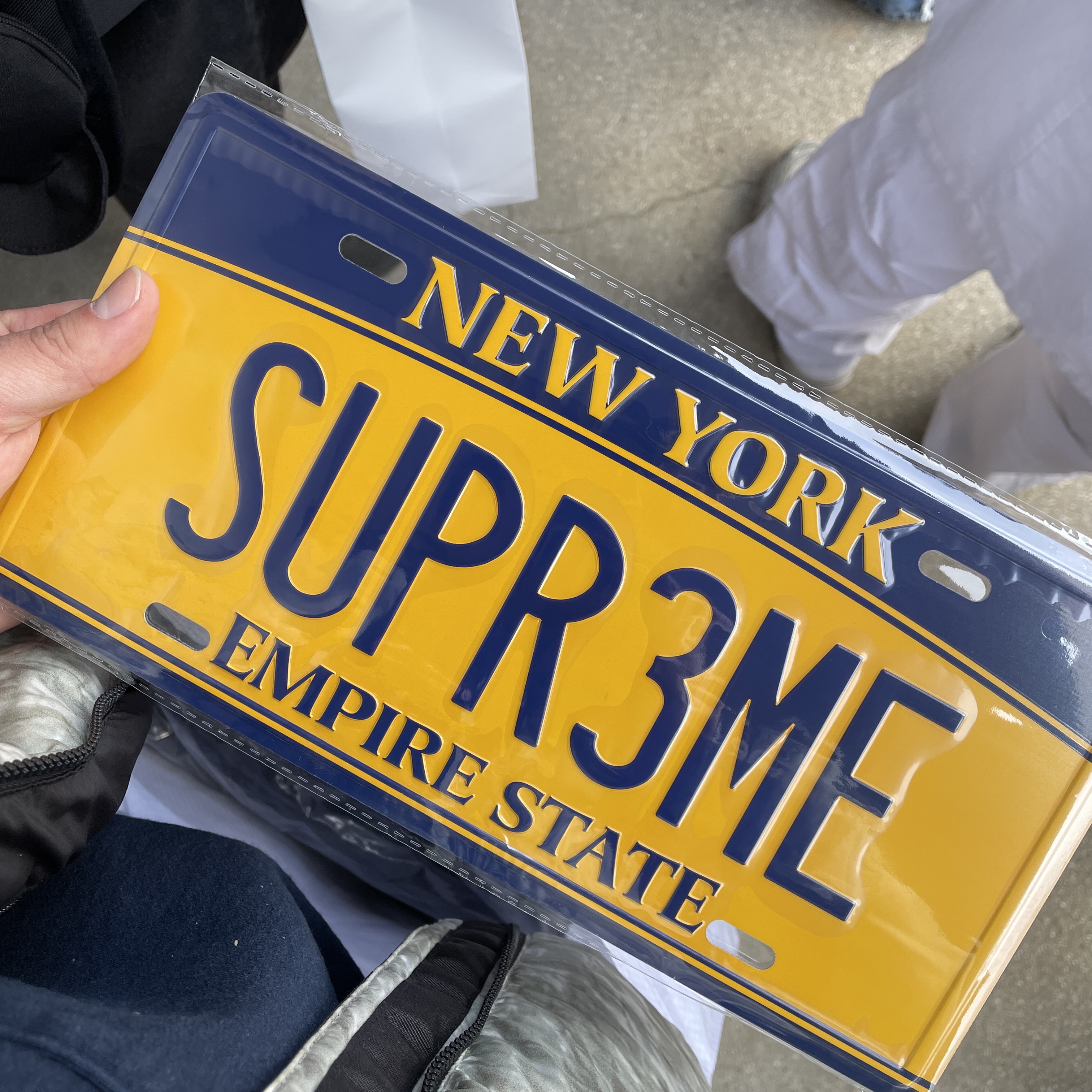 Supreme License Plate Multicolor - 25SS 착용 스타일 - 1