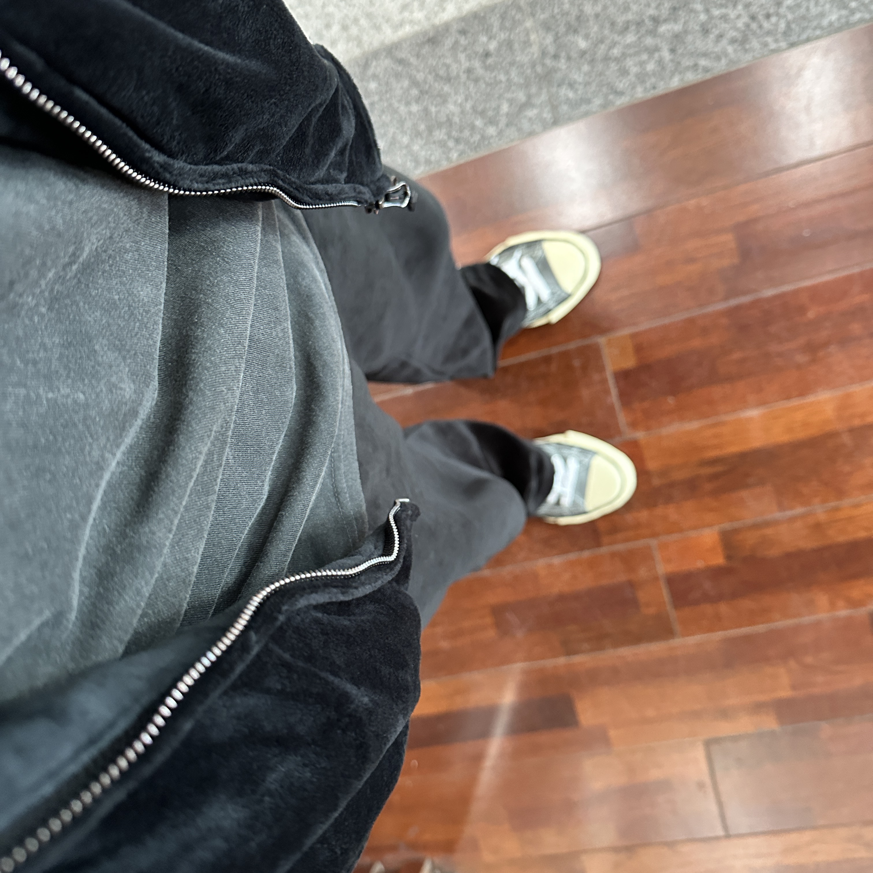 Maison Mihara Yasuhiro Peterson OG Sole Paraffin Leather Low-top Sneakers Black 착용 스타일